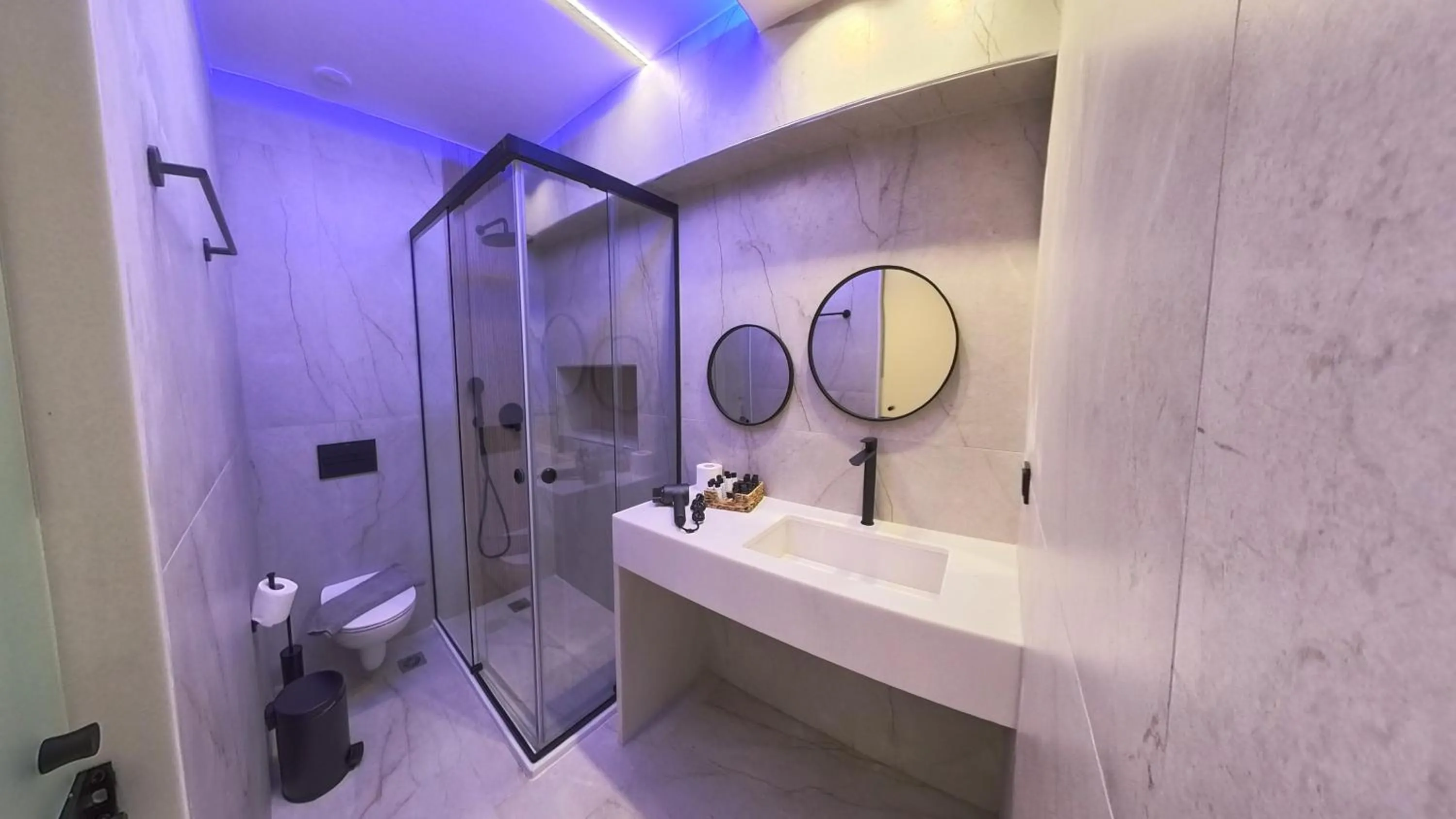 Shower in AKTEON GIRNI