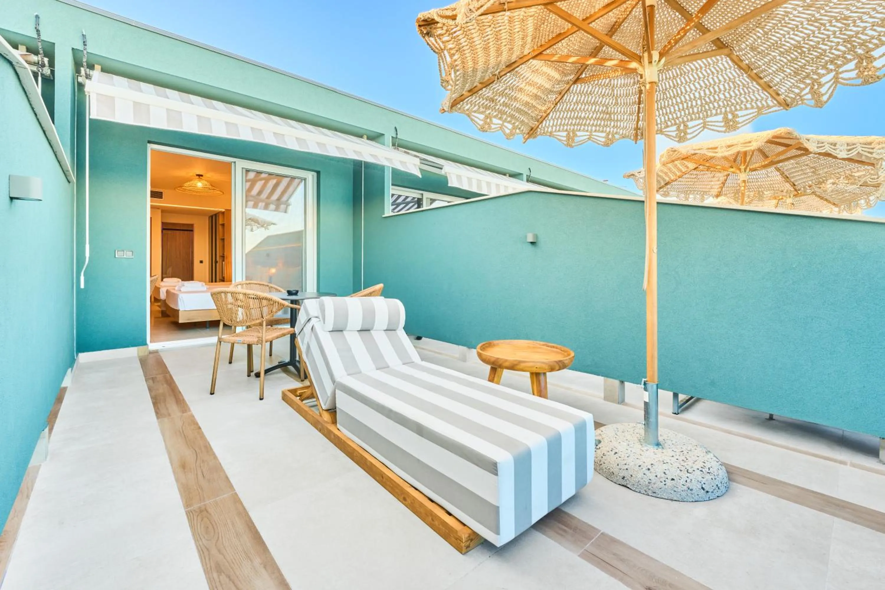 sunbed in AKTEON GIRNI