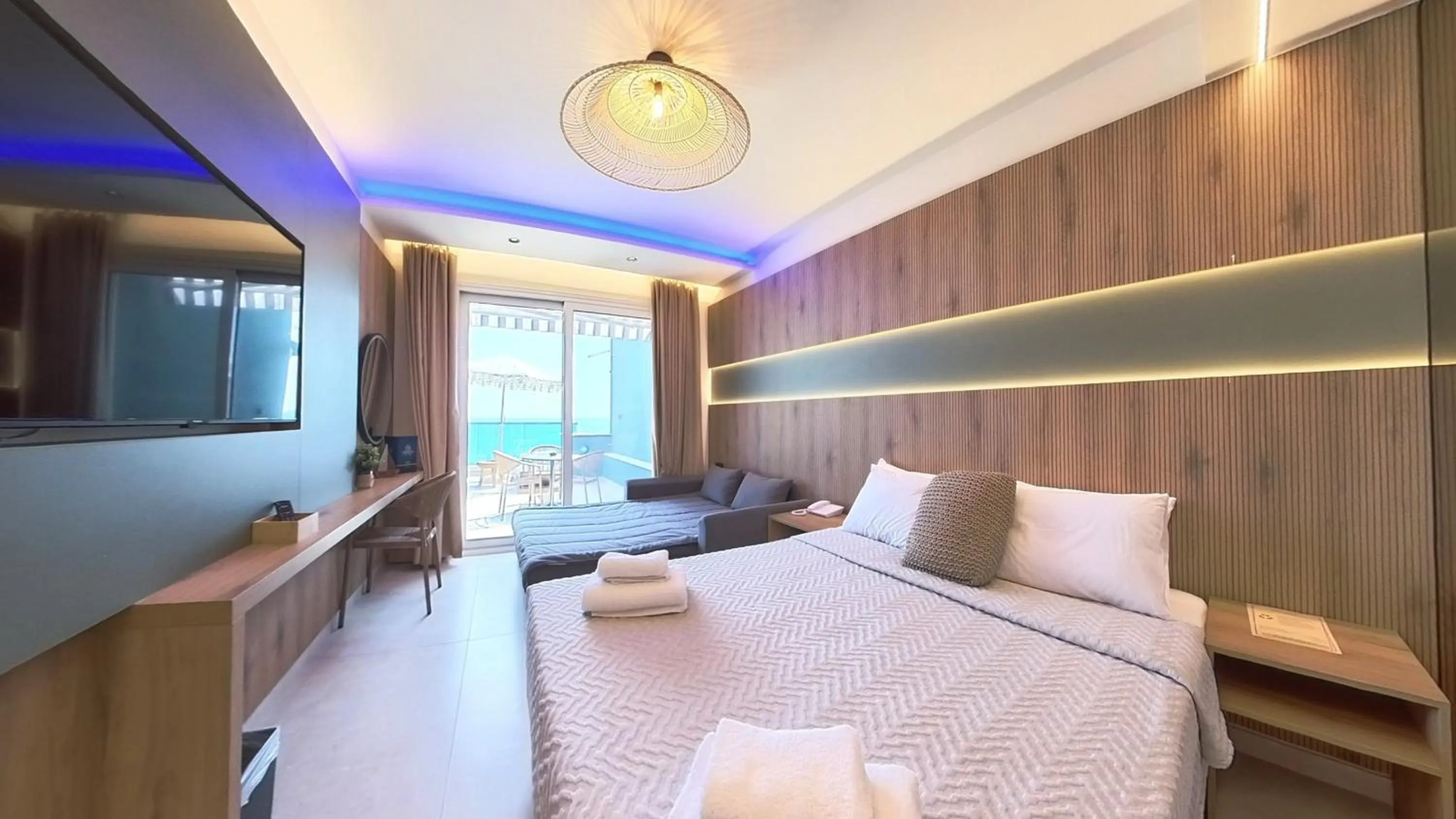 children, Bed in AKTEON GIRNI