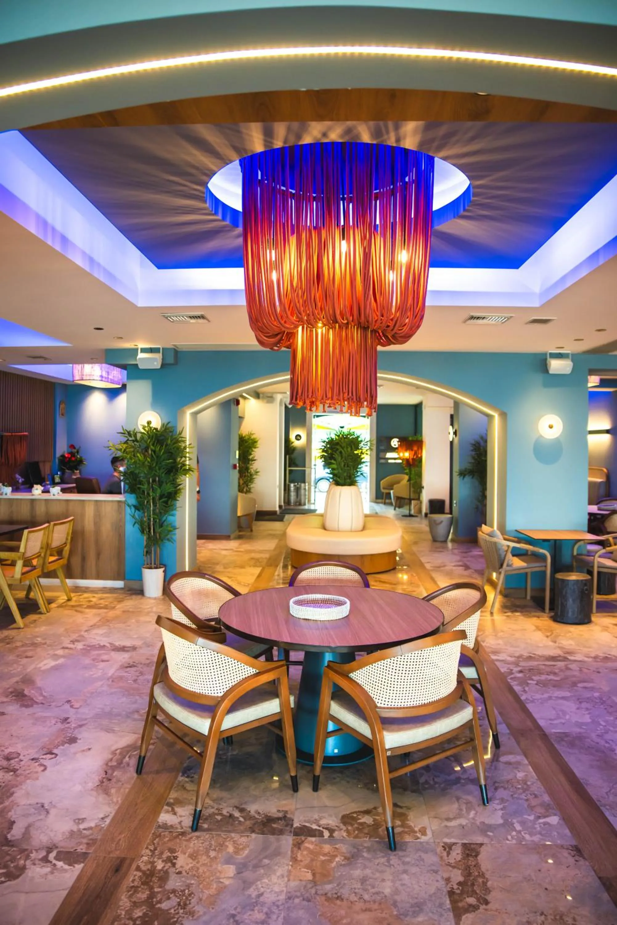 Restaurant/places to eat in AKTEON GIRNI