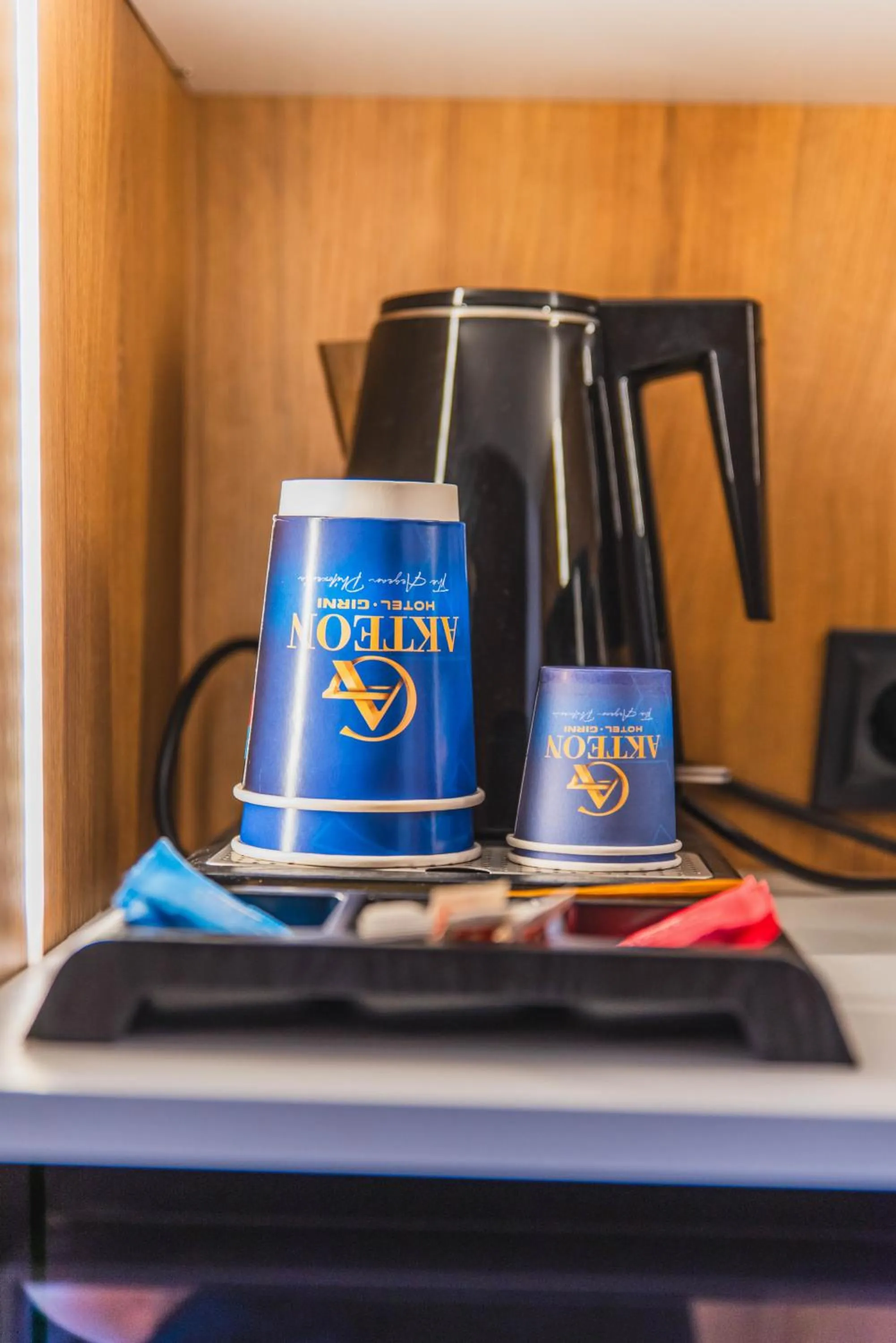 Coffee/tea facilities in AKTEON GIRNI