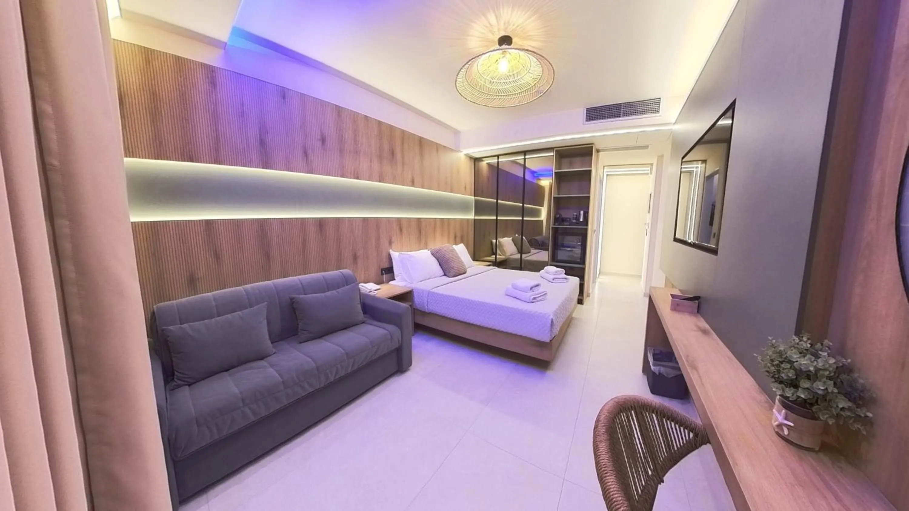 Decorative detail in AKTEON GIRNI