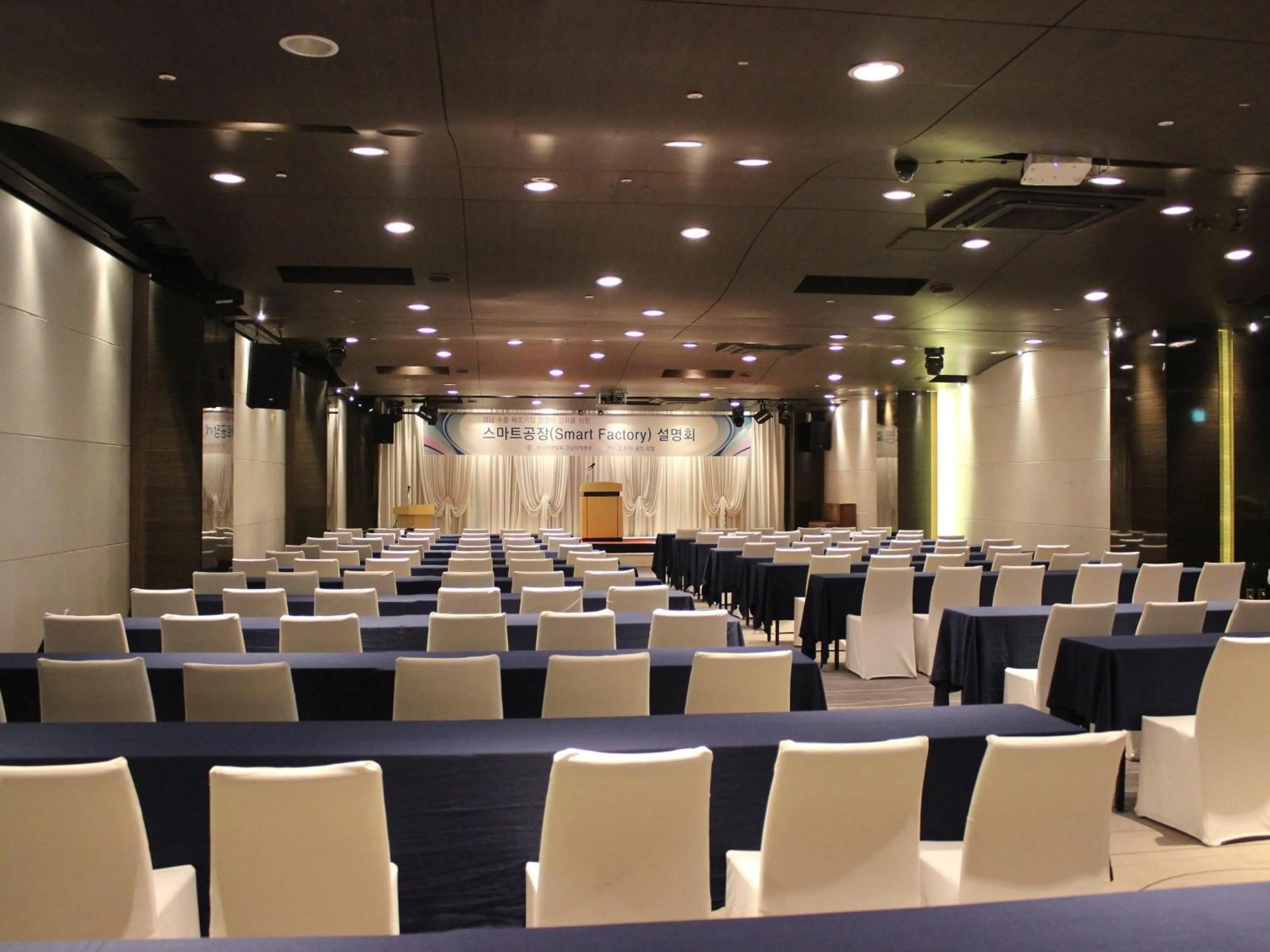 Meeting/conference room in Grand Mercure Ambassador Changwon