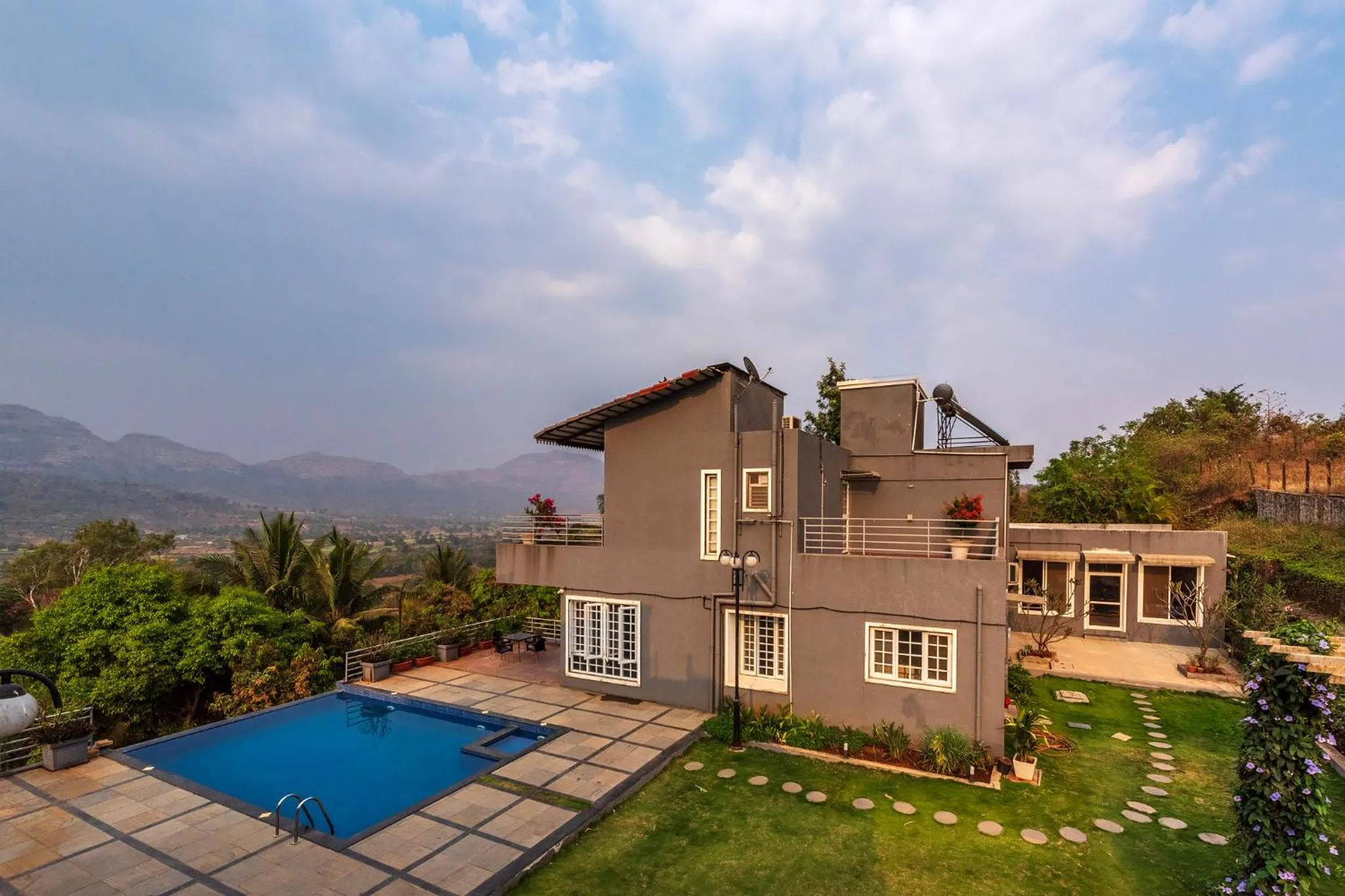 4 Bed Villa - Sleeps 8 - Private Pool - Mtn Views