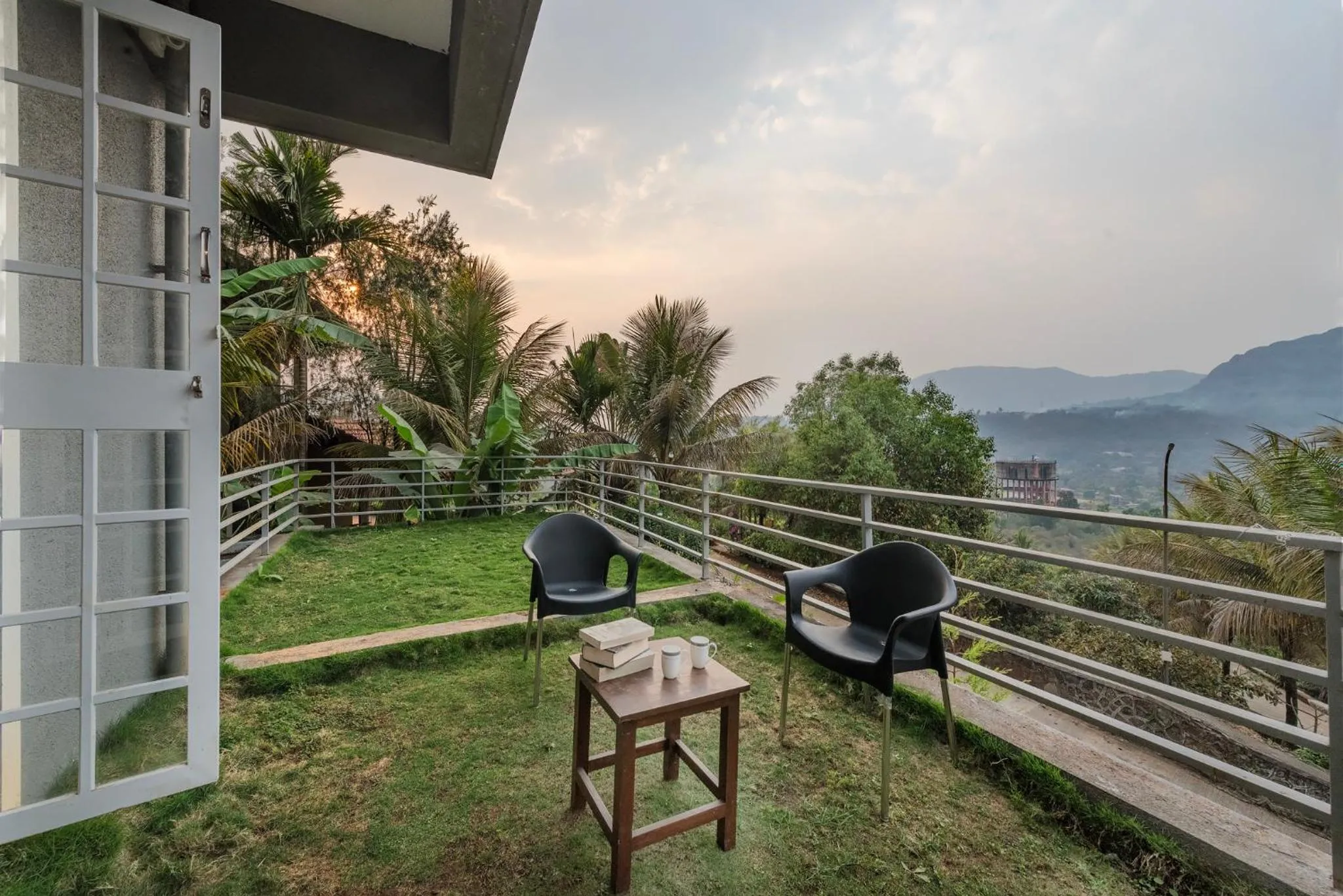 4 Bed Villa - Sleeps 8 - Private Pool - Mtn Views