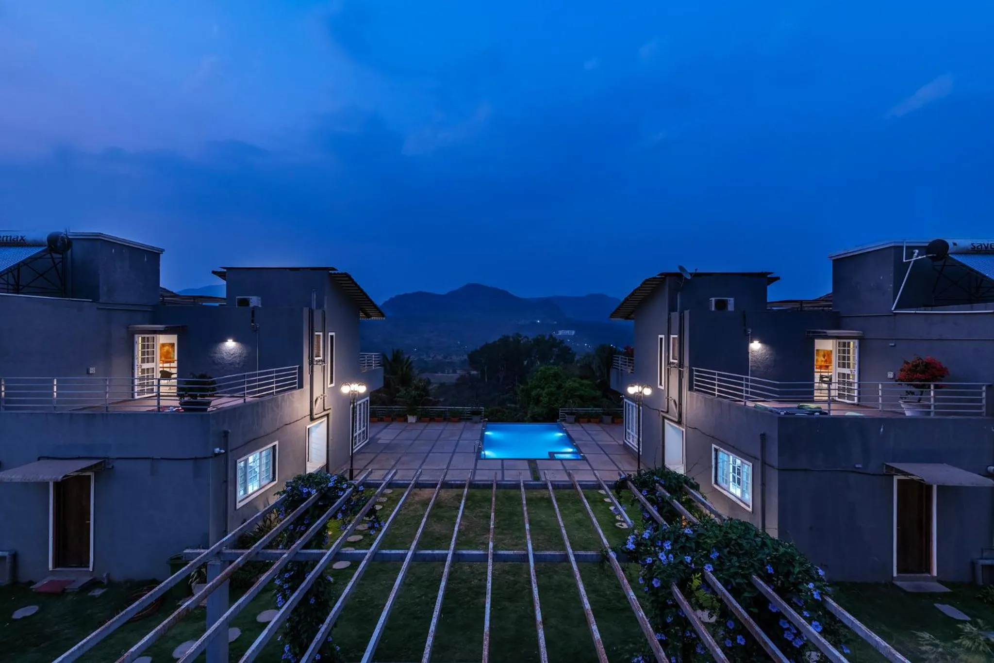 4 Bed Villa - Sleeps 8 - Private Pool - Mtn Views