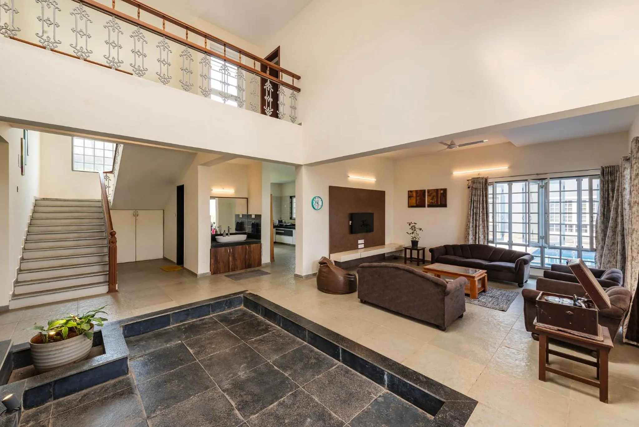 4 Bed Villa - Sleeps 8 - Private Pool - Mtn Views