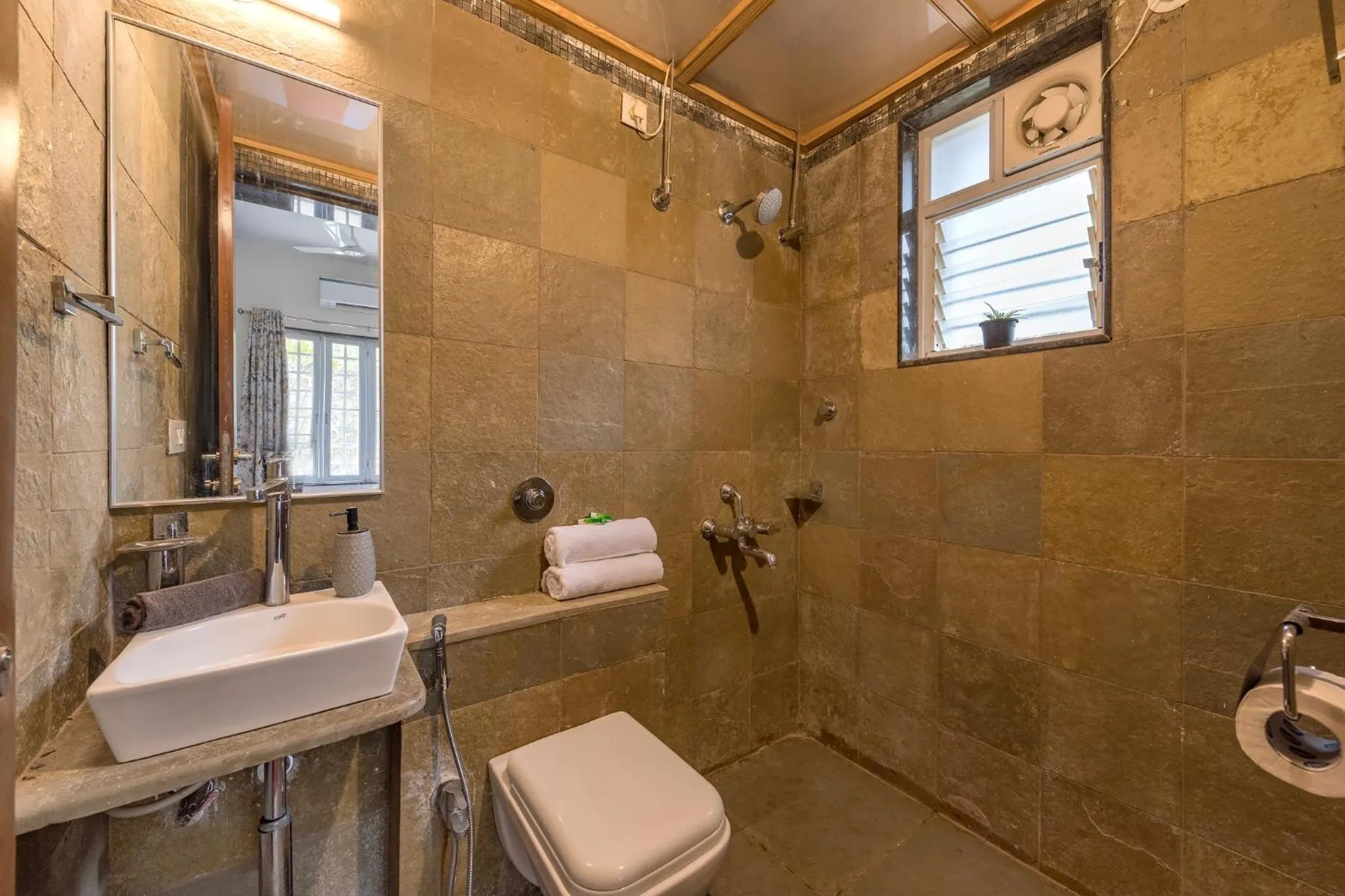 4 Bed Villa - Sleeps 8 - Private Pool - Mtn Views