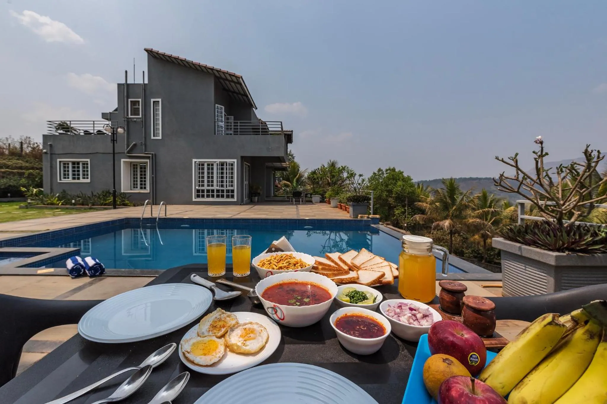 4 Bed Villa - Sleeps 8 - Private Pool - Mtn Views