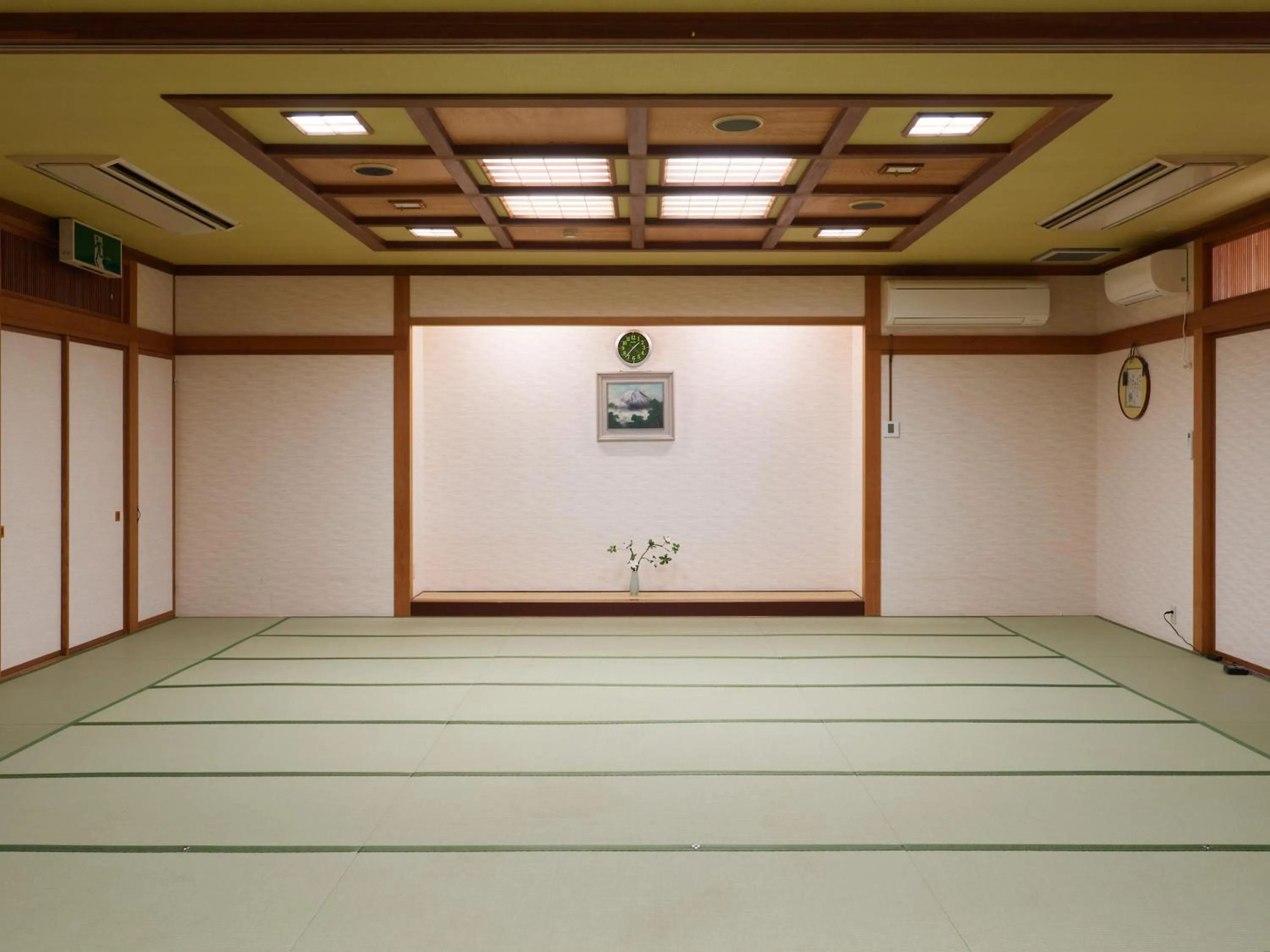 Photo of the whole room in Sakura no Yakata Hotel
