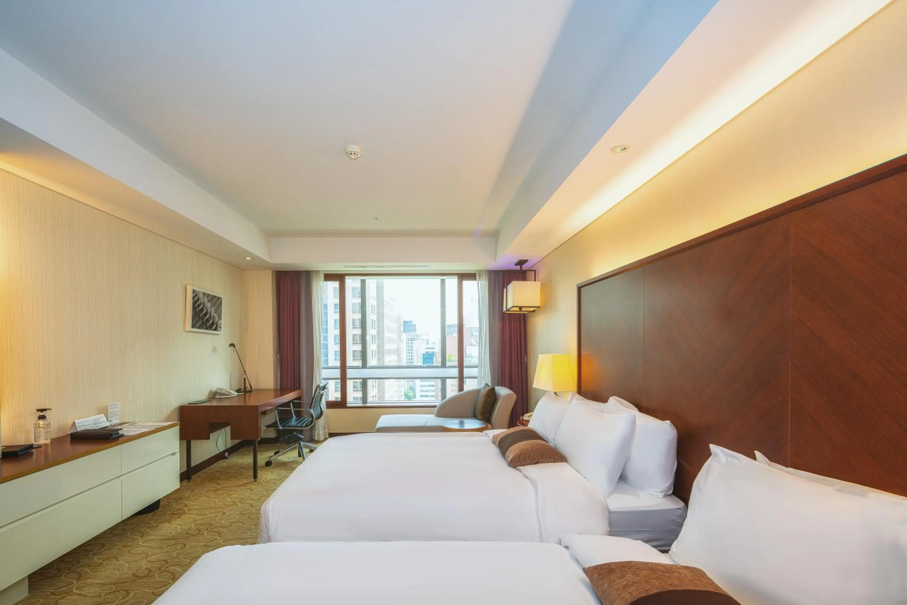 Photo of the whole room, Bed in Koreana Hotel