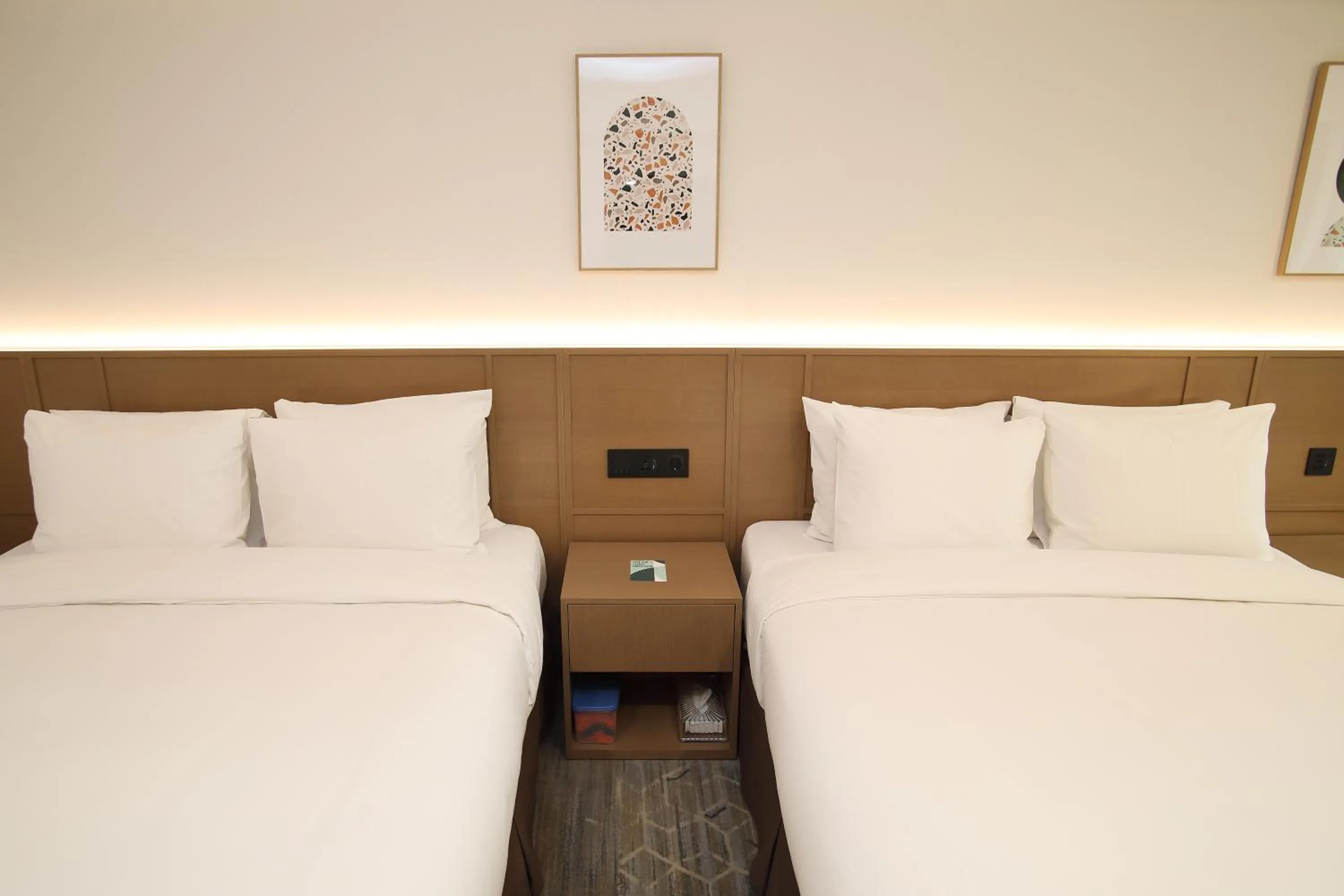 Bedroom, Bed in Koreana Hotel