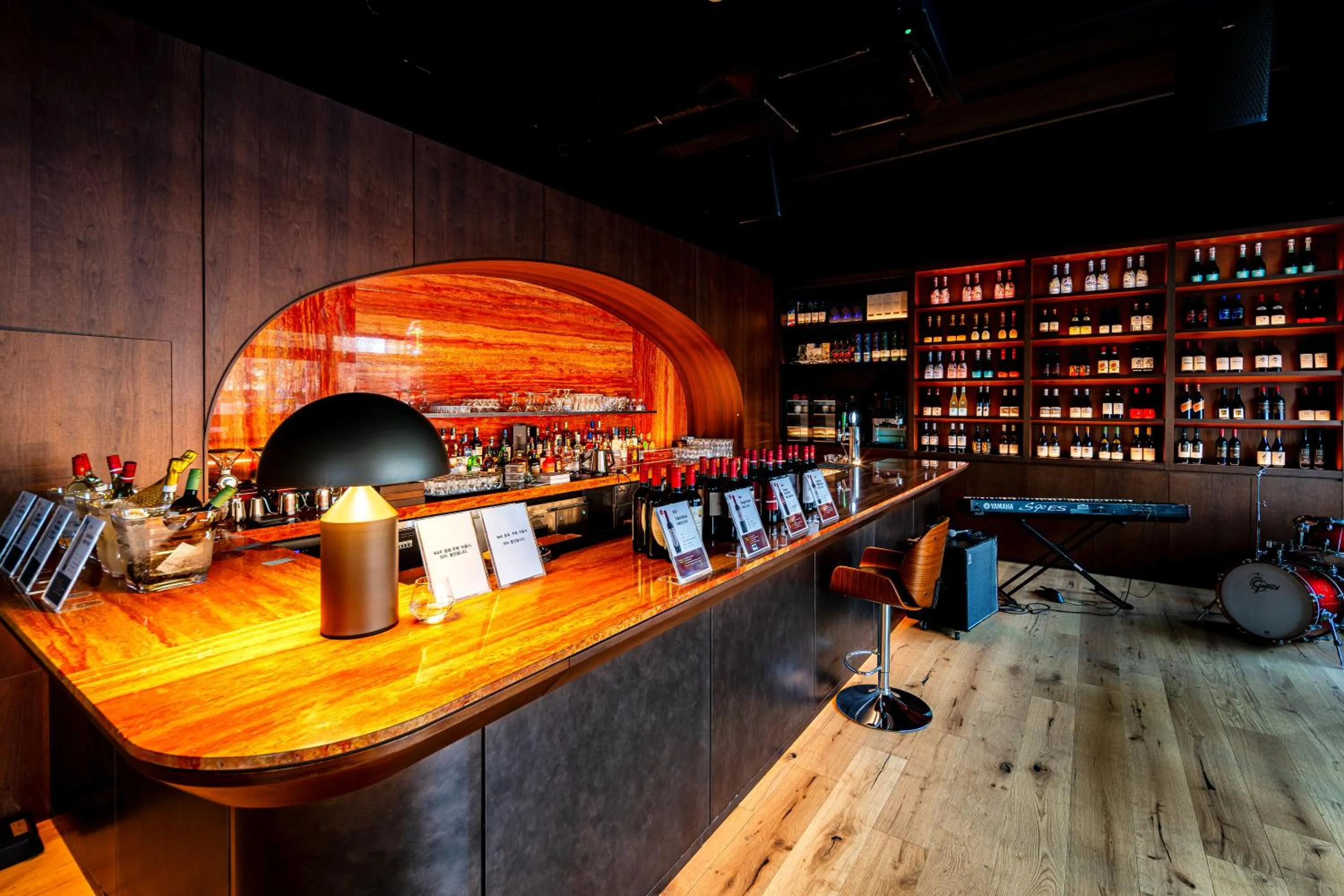 Restaurant/places to eat in Koreana Hotel