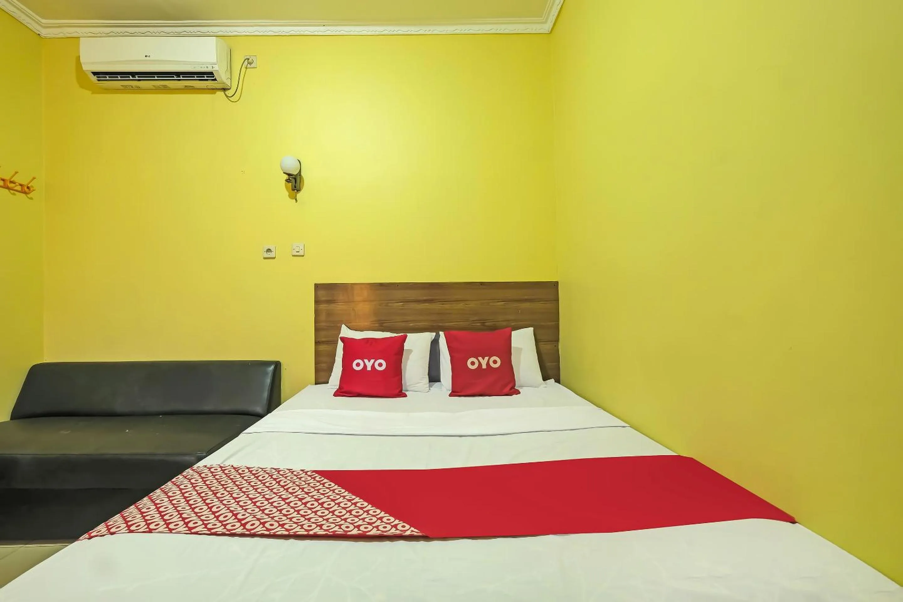 Bedroom in OYO 92485 Hotel Family