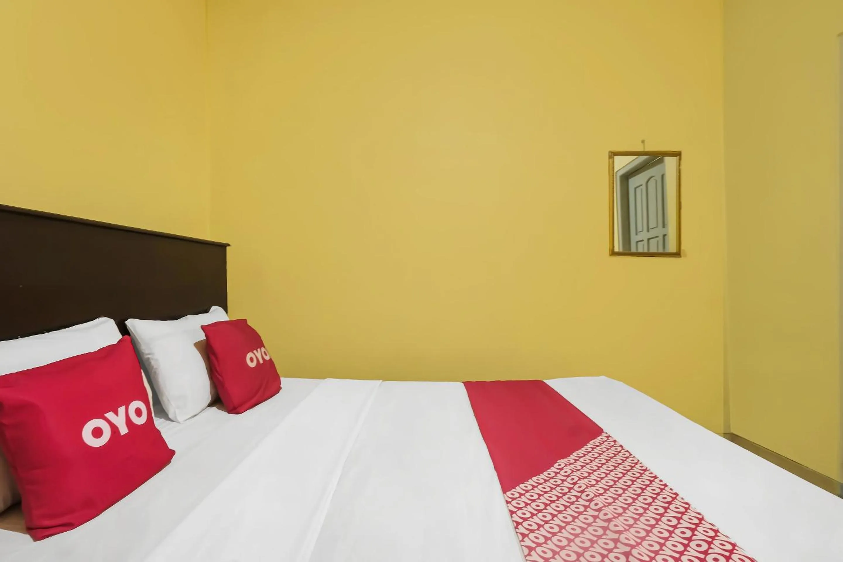 Bedroom in OYO 92485 Hotel Family