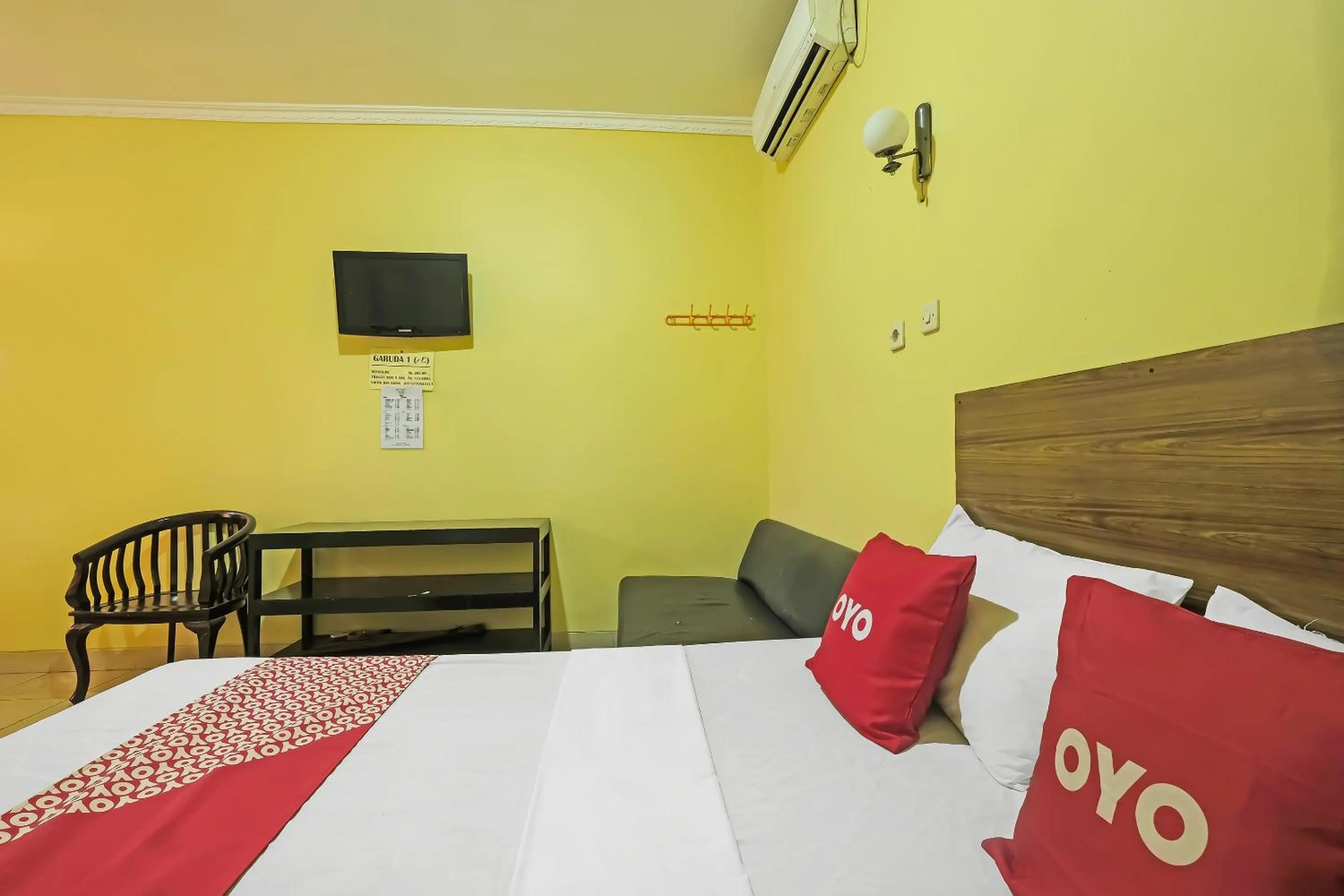 Bedroom in OYO 92485 Hotel Family