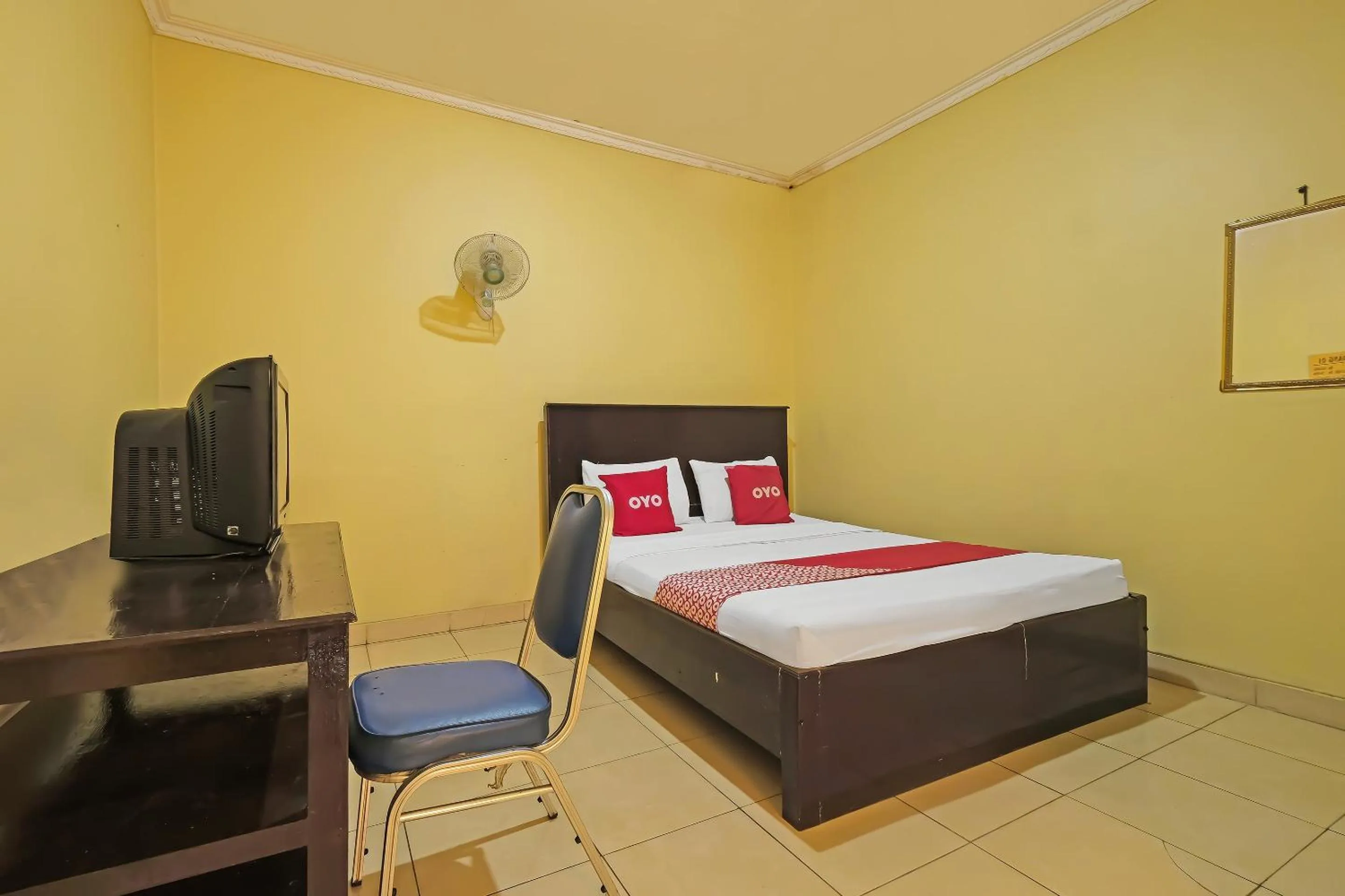 Bedroom in OYO 92485 Hotel Family