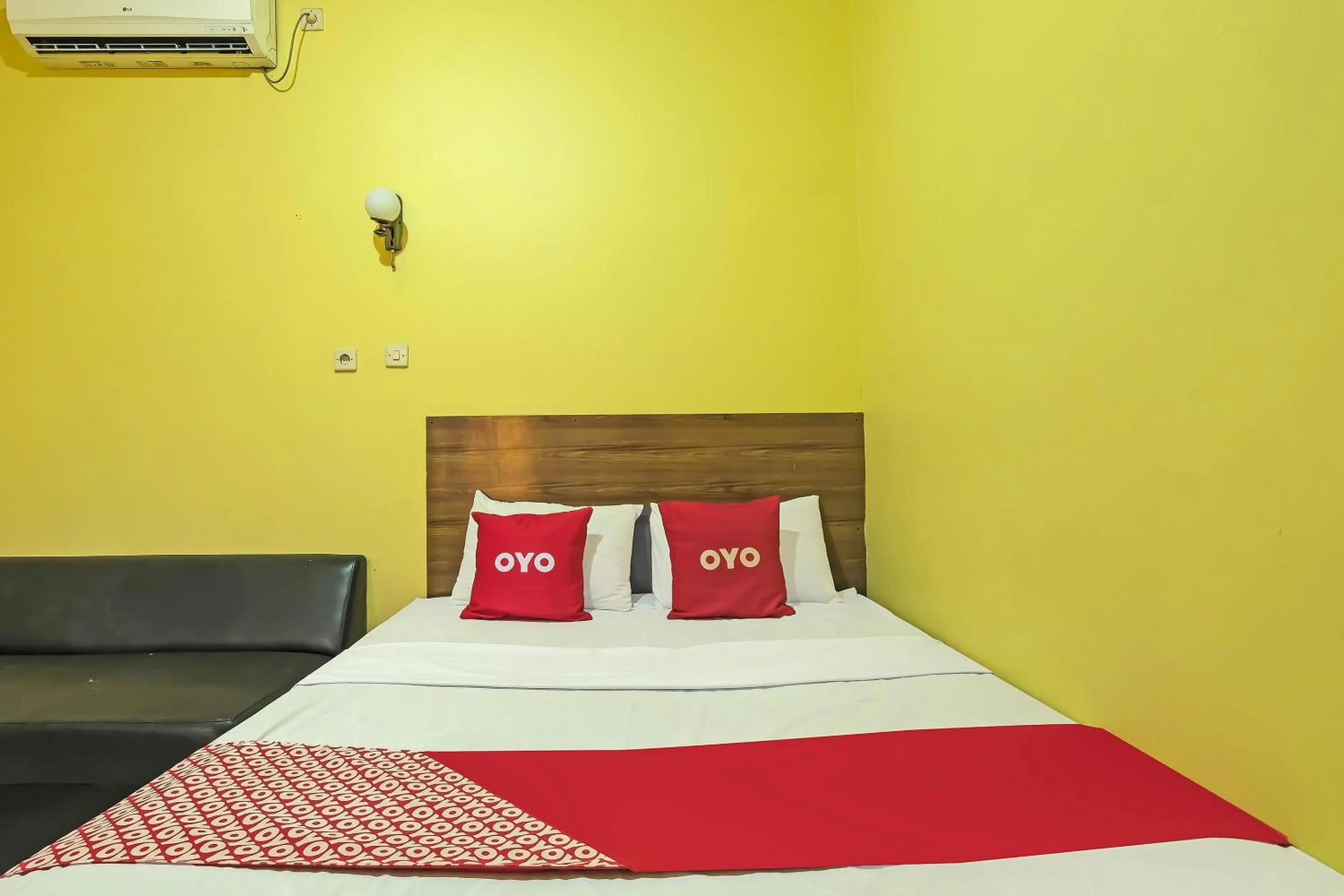 Bedroom in OYO 92485 Hotel Family