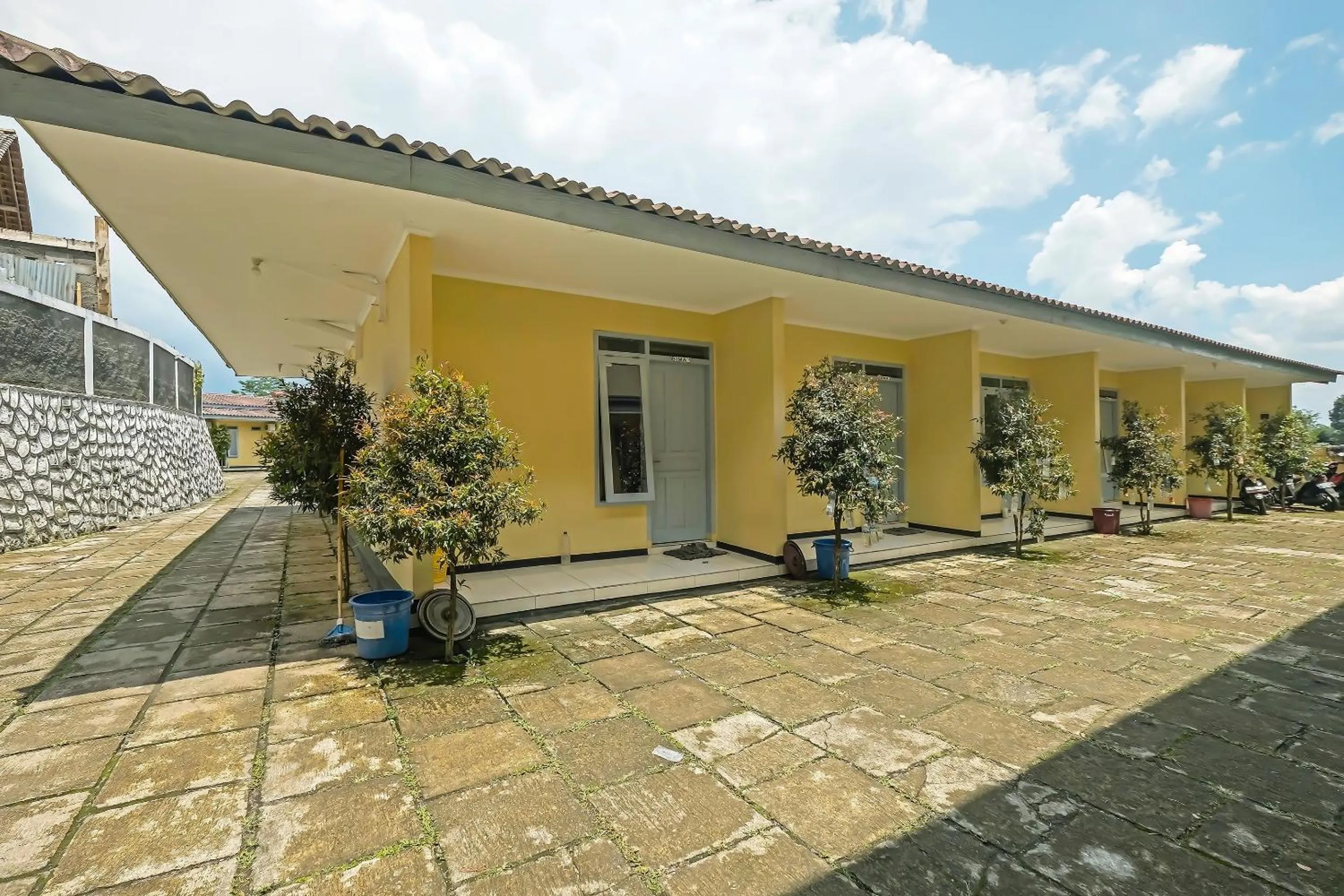 Lobby or reception in OYO 92483 Hotel Kirana