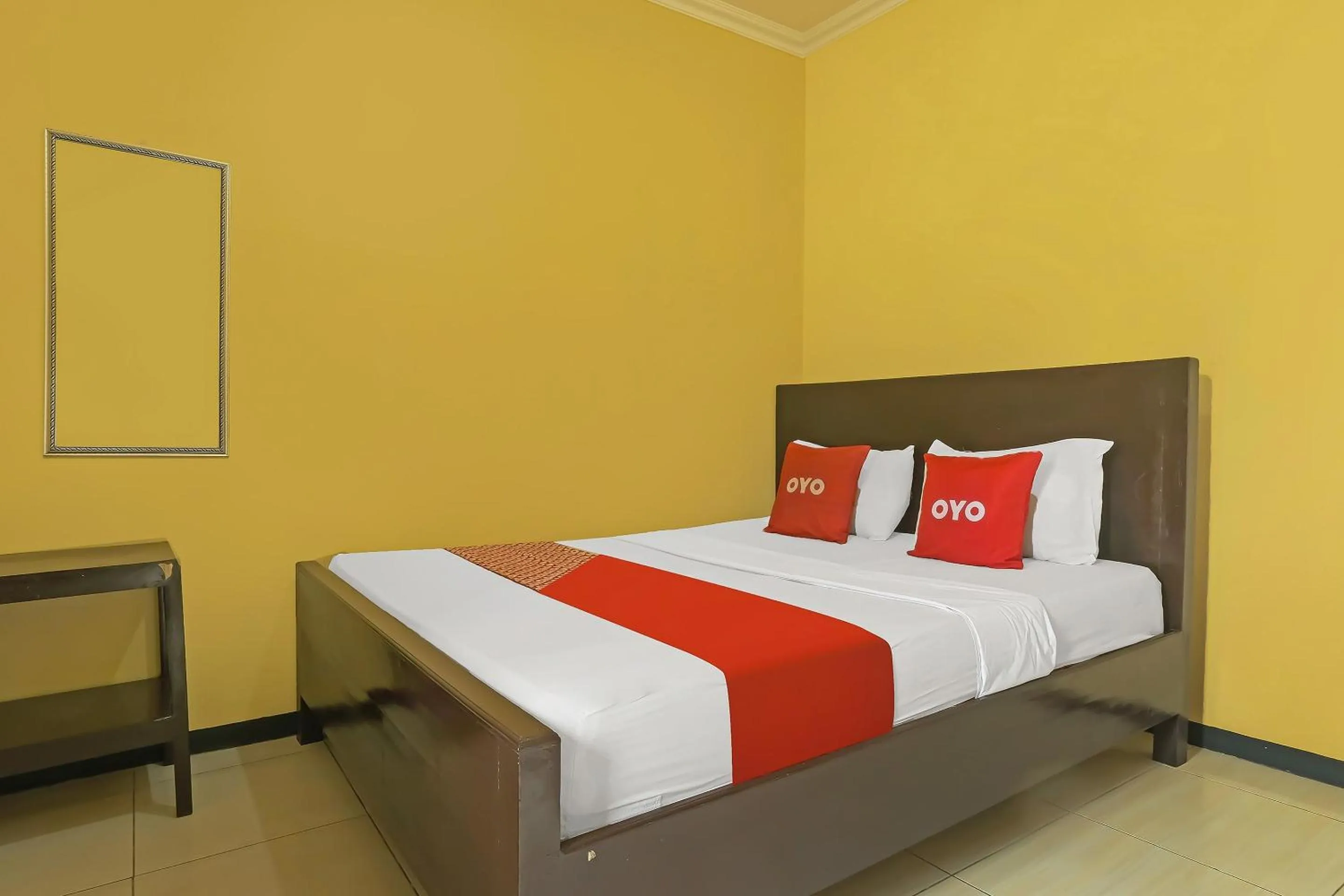 Bedroom in OYO 92483 Hotel Kirana