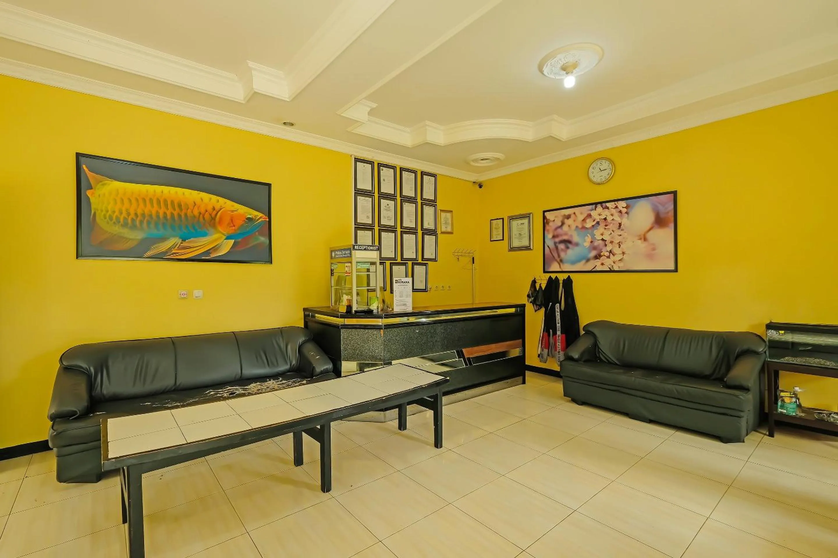 Lobby or reception in OYO 92483 Hotel Kirana