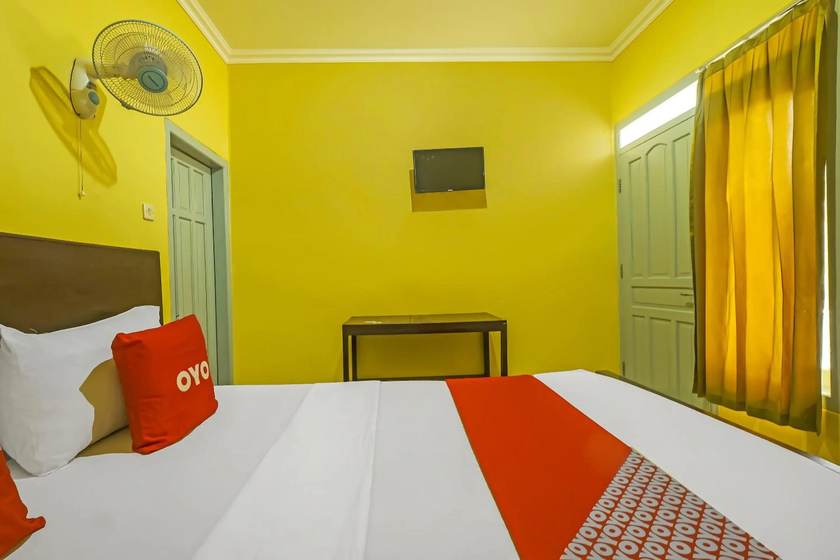 Bedroom in OYO 92483 Hotel Kirana