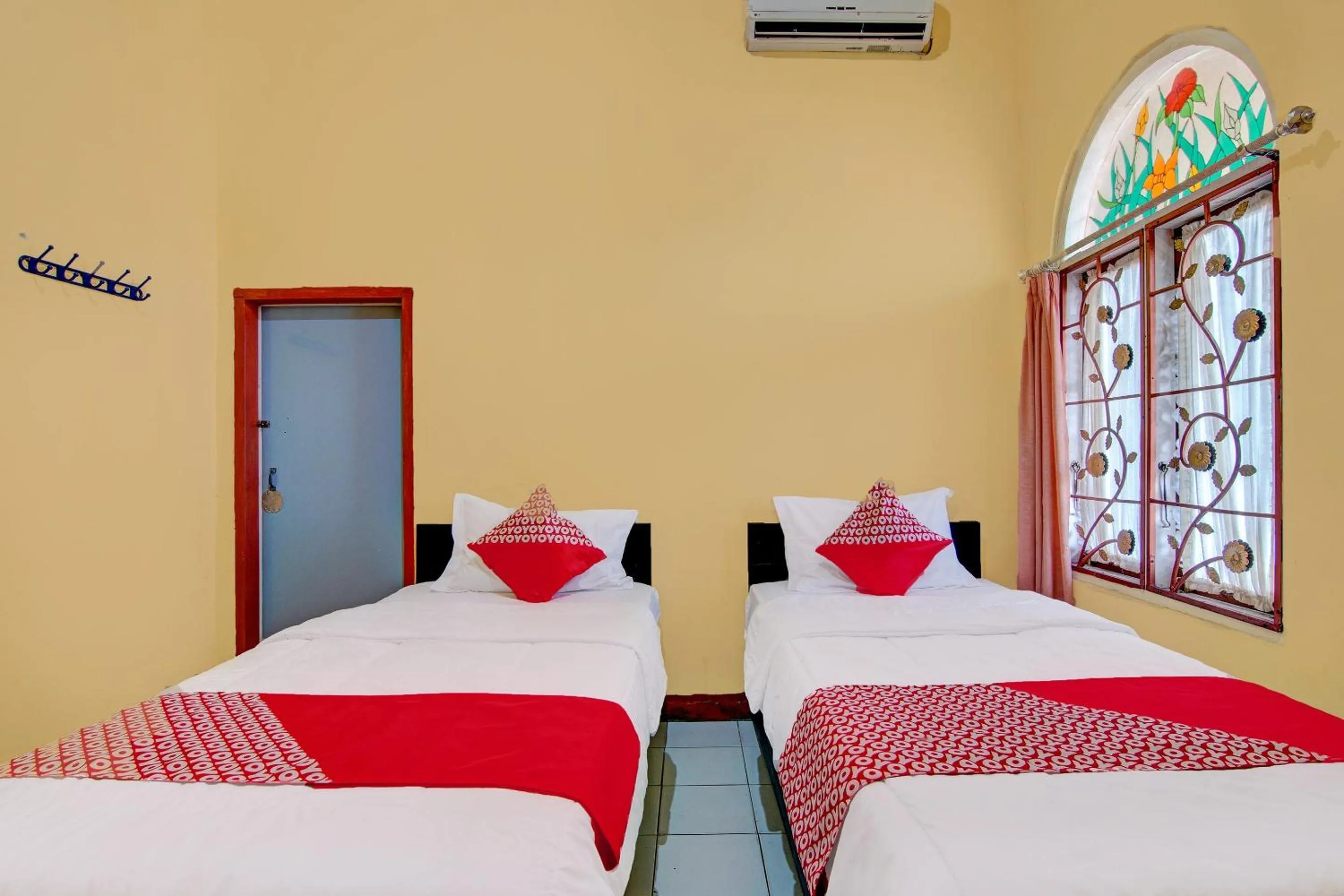 Bedroom, Bed in OYO 92497 Penginapan Pasir Indah SyariahNearMonument Park City Sand Pengaraian