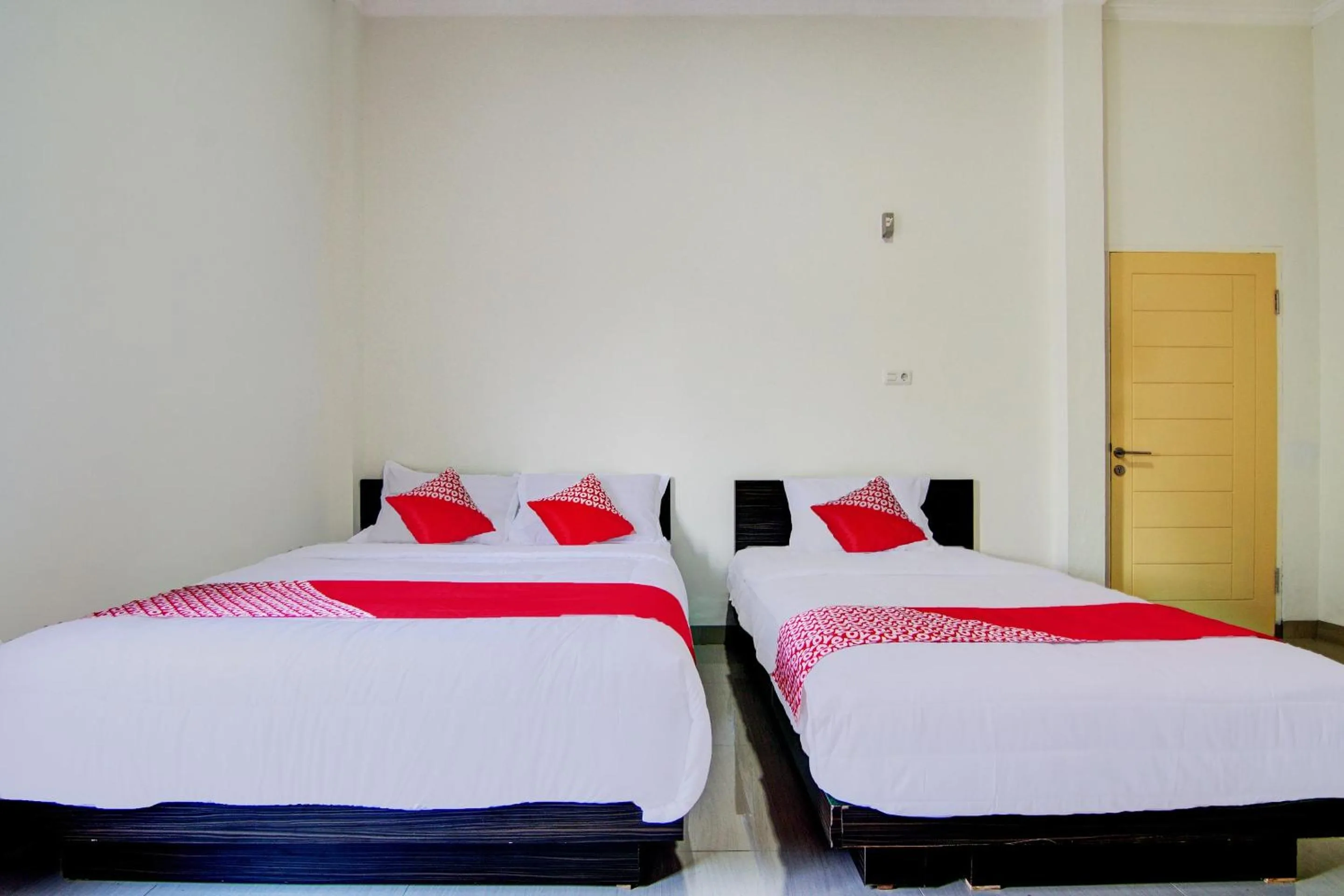 Bedroom, Bed in OYO 92497 Penginapan Pasir Indah SyariahNearMonument Park City Sand Pengaraian