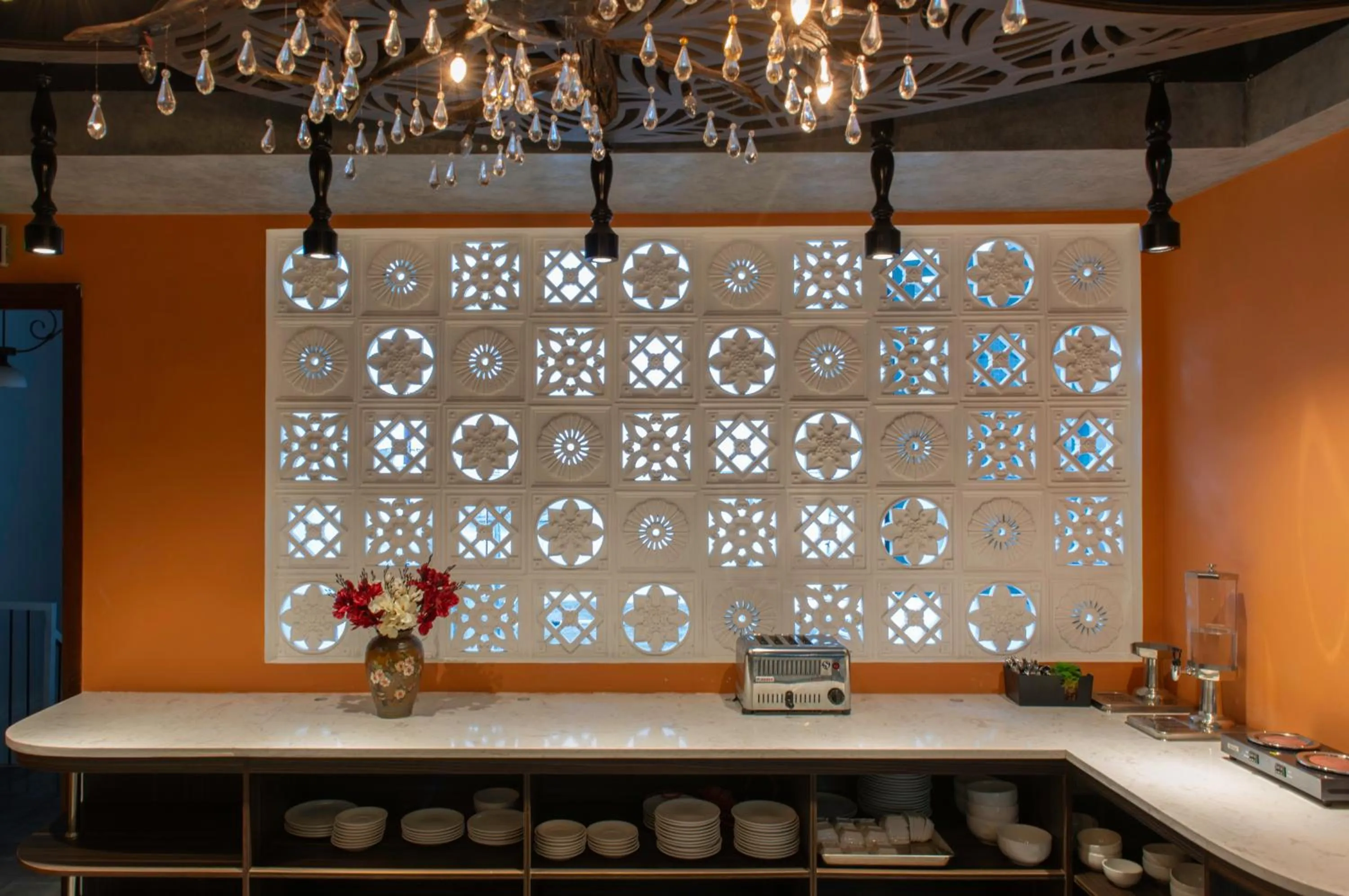 Restaurant/places to eat in Aaron Boutique Hotel