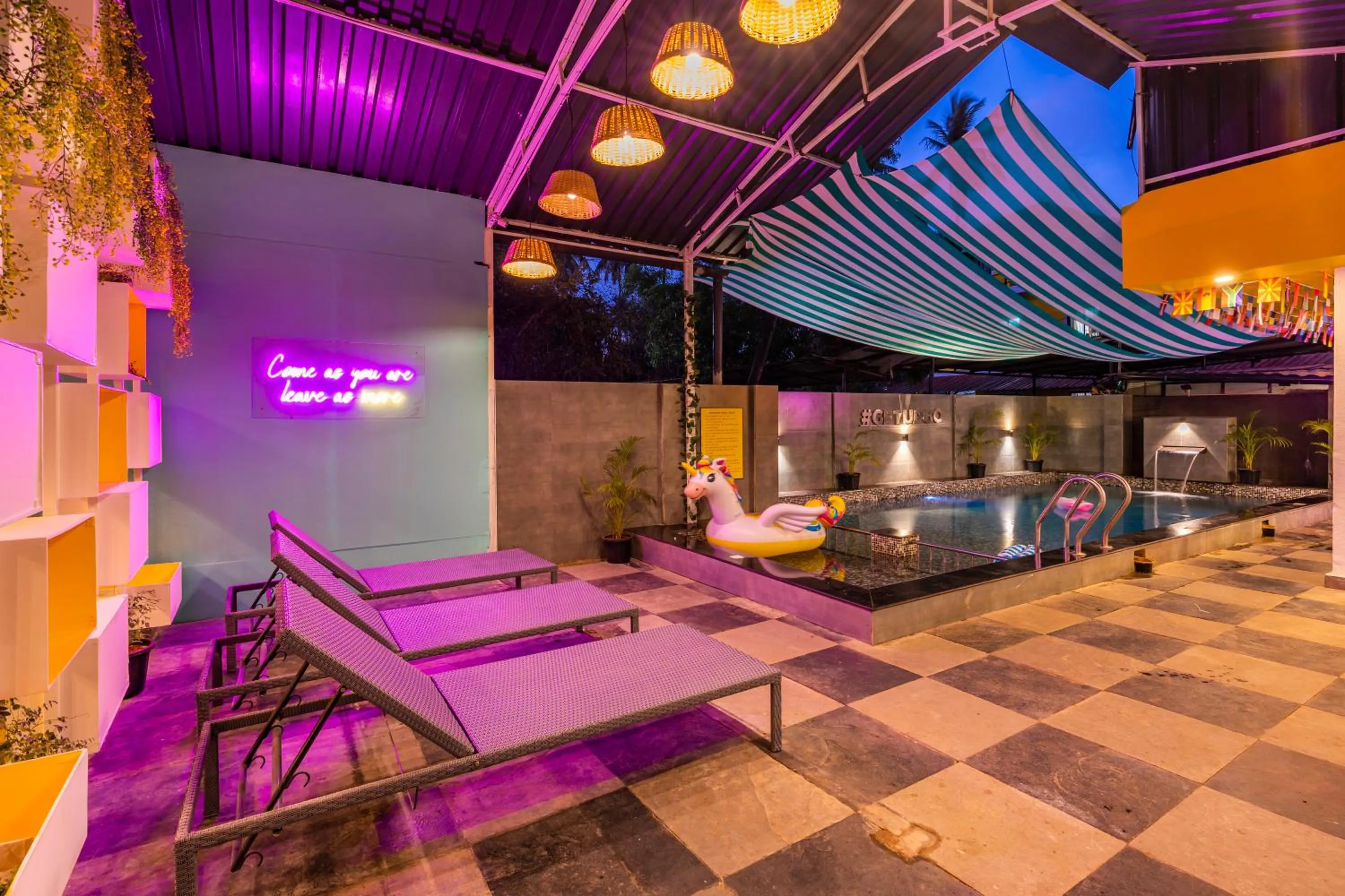 Night in The Hosteller Goa, Candolim