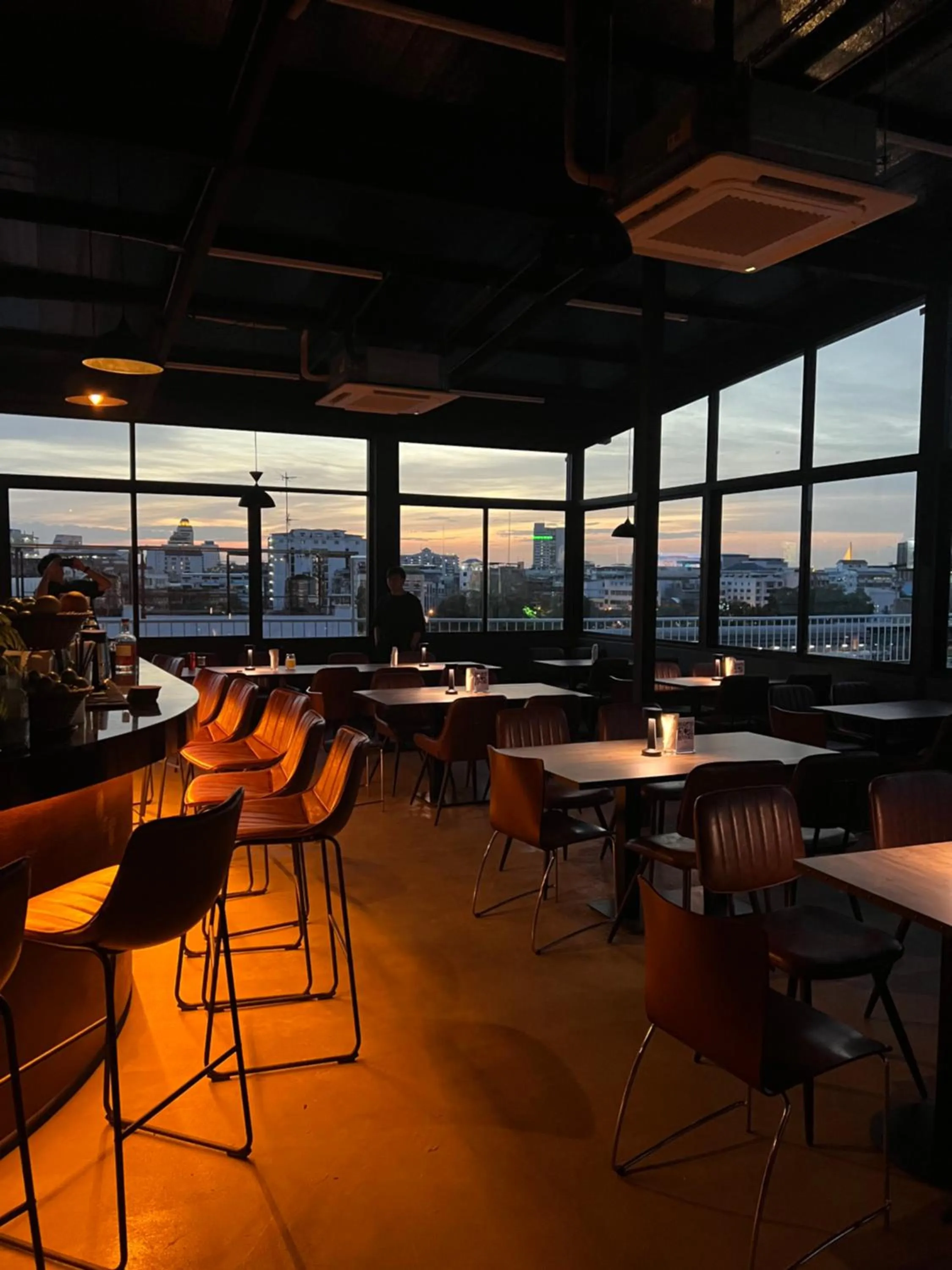 Restaurant/places to eat in C'HOUSE Bangkok
