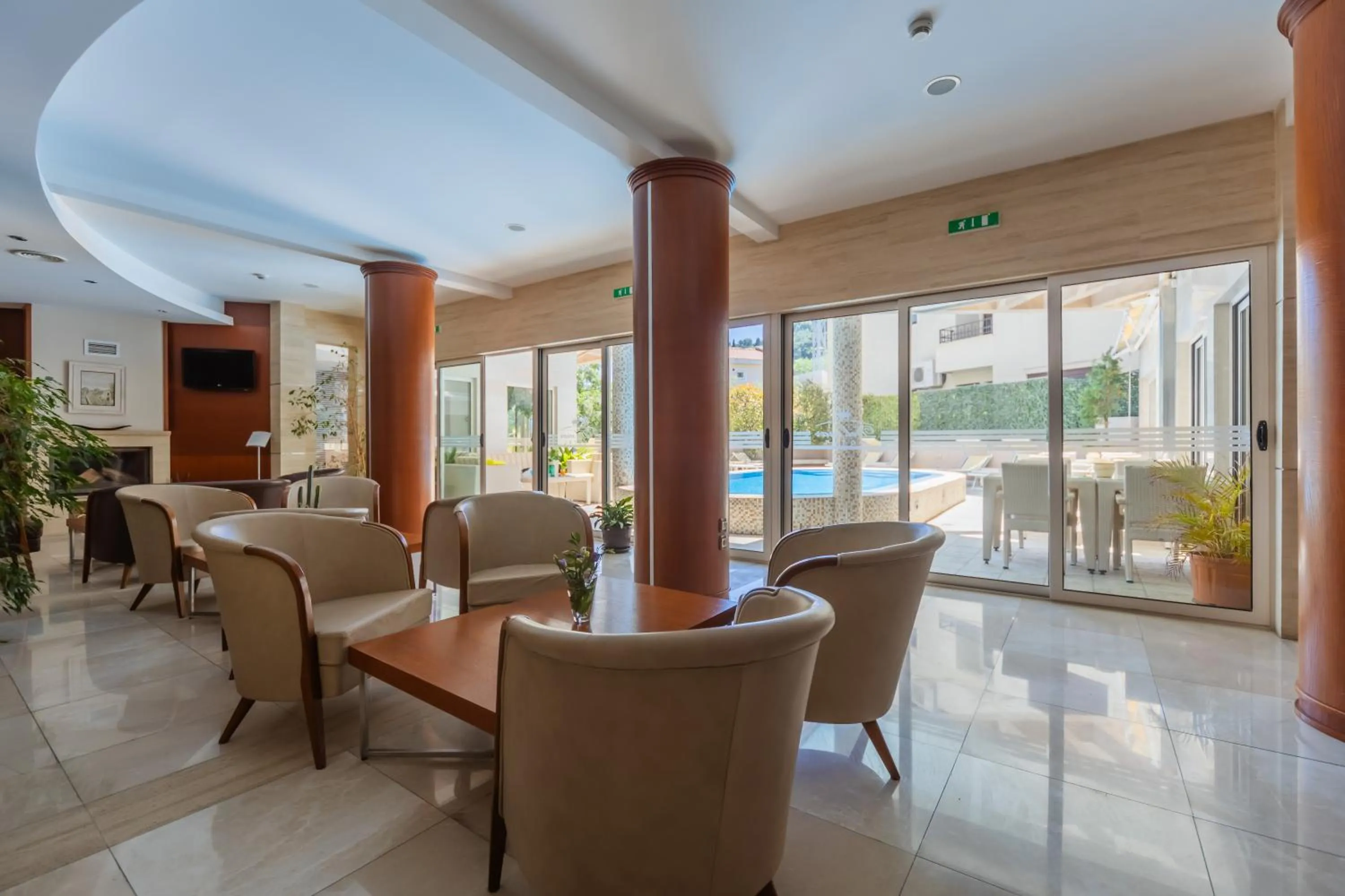 TV and multimedia in Apartments Del Mar