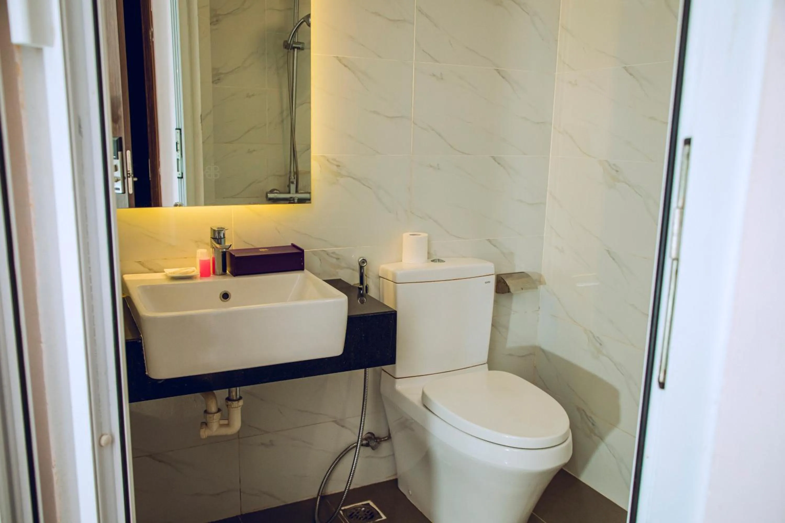 Toilet in Morris Hotel Nha Trang