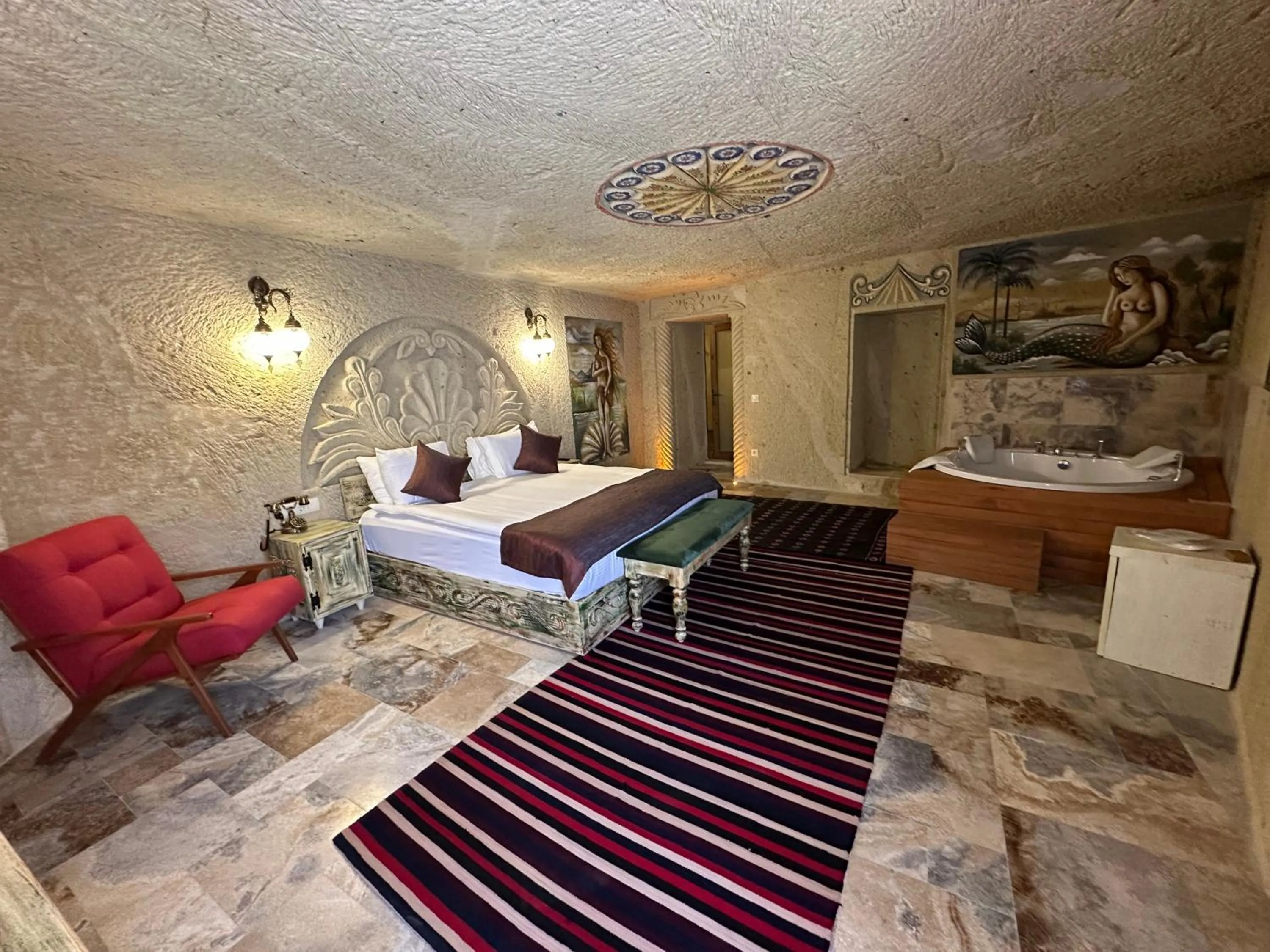 Photo of the whole room in Doctor's Cave Cappadocia