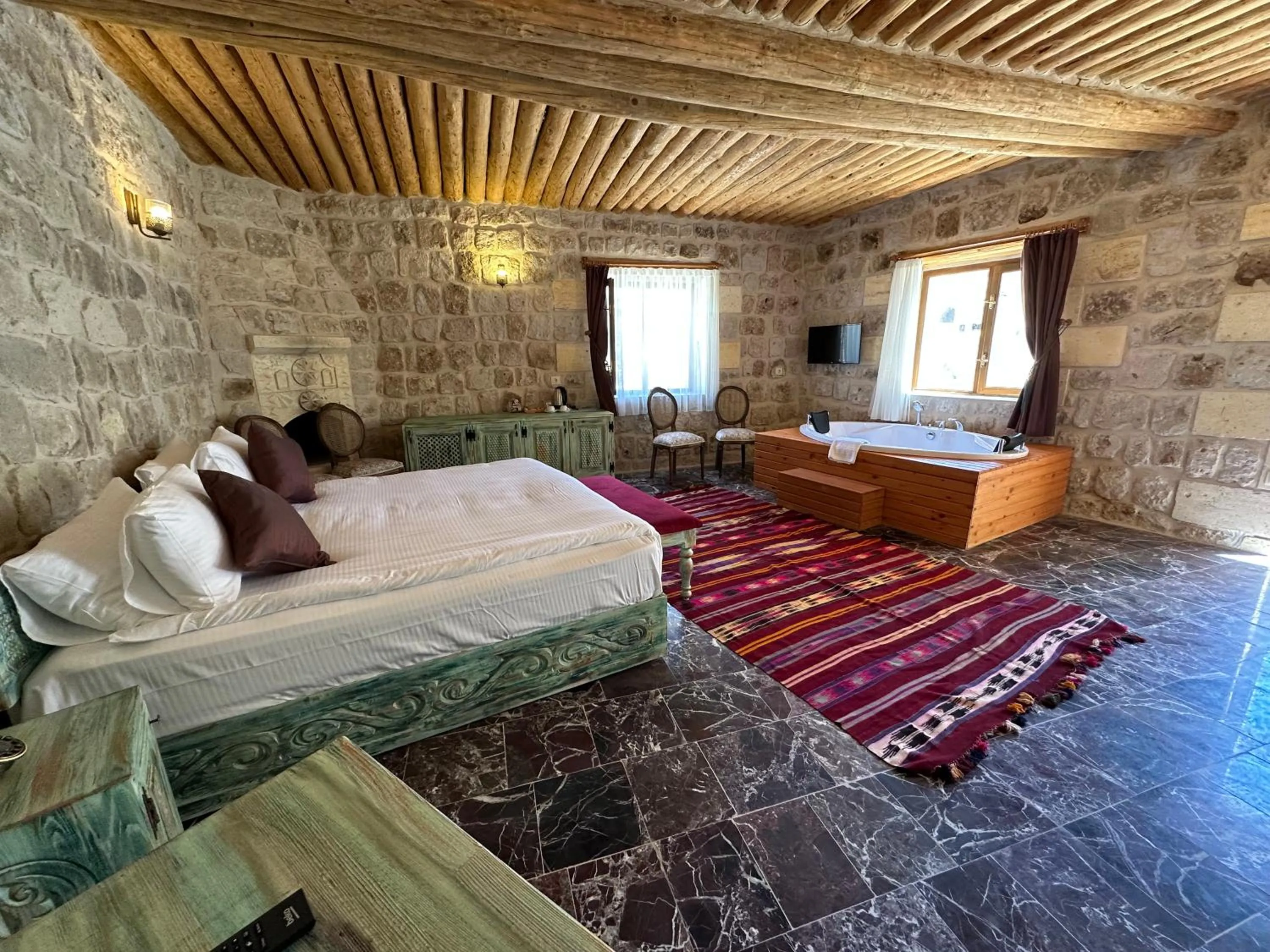 Photo of the whole room in Doctor's Cave Cappadocia