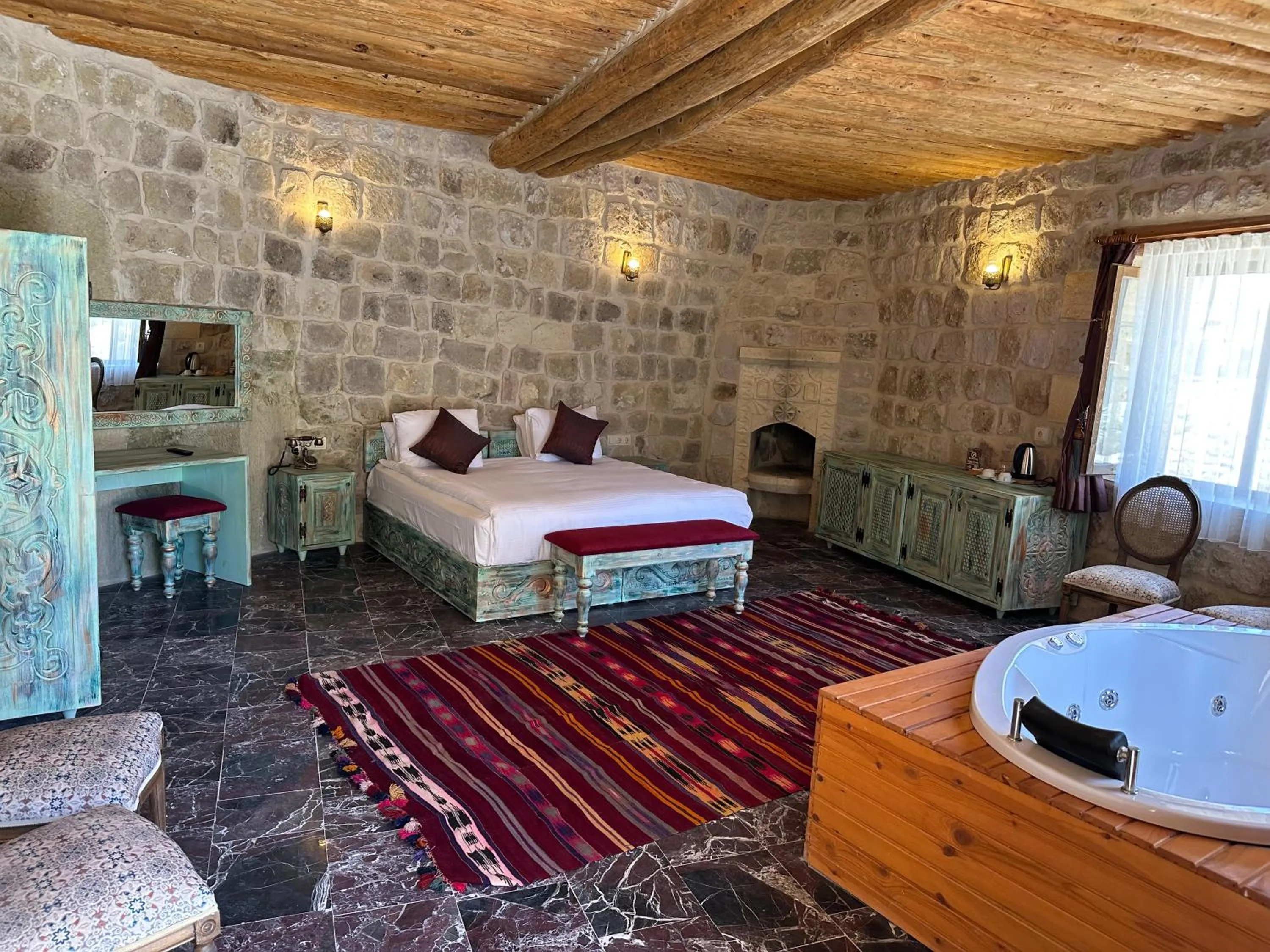 Photo of the whole room in Doctor's Cave Cappadocia