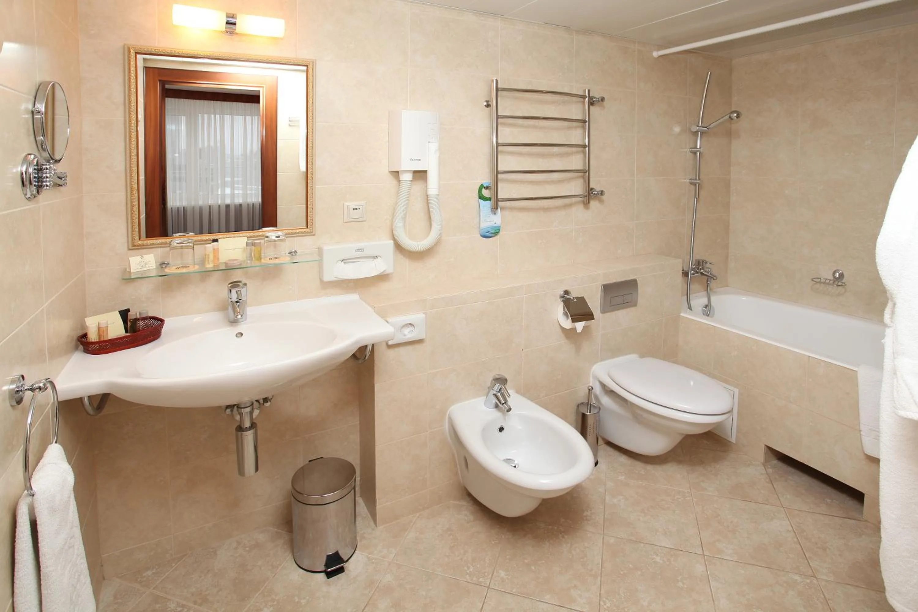 Toilet in Premier Hotel Rus