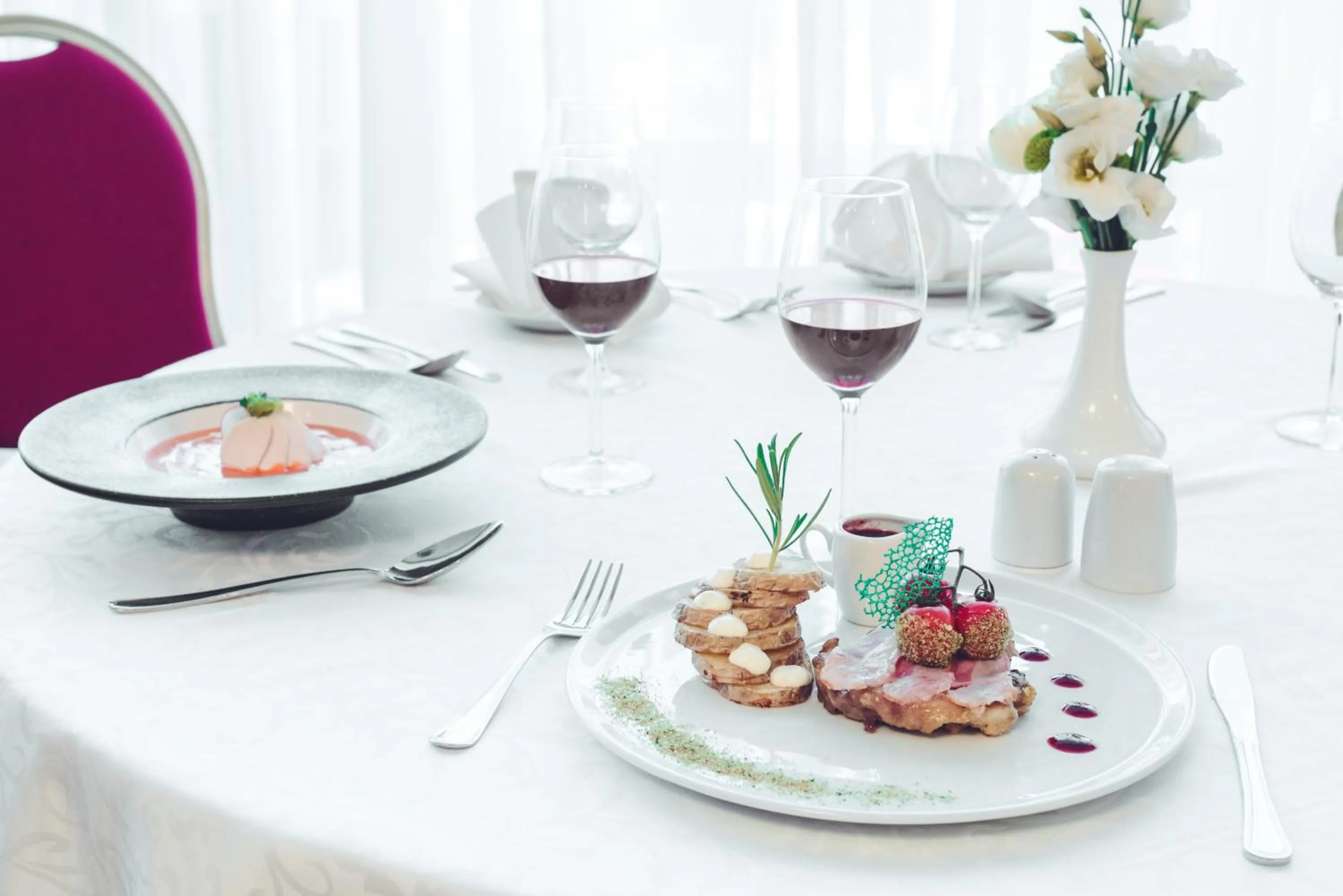 Restaurant/places to eat in Premier Hotel Rus