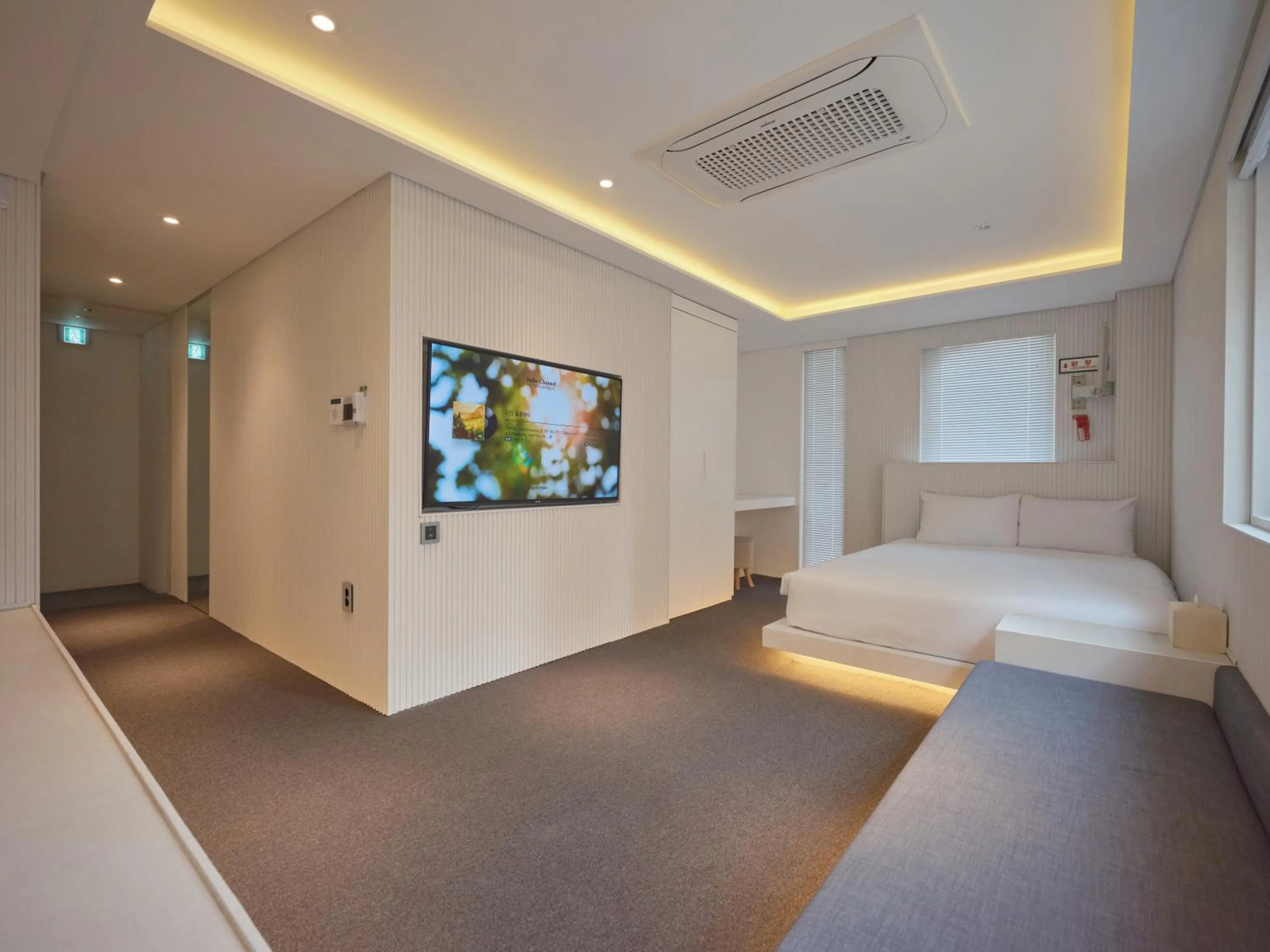 Photo of the whole room, Bed in The Leap Seoul Sadang