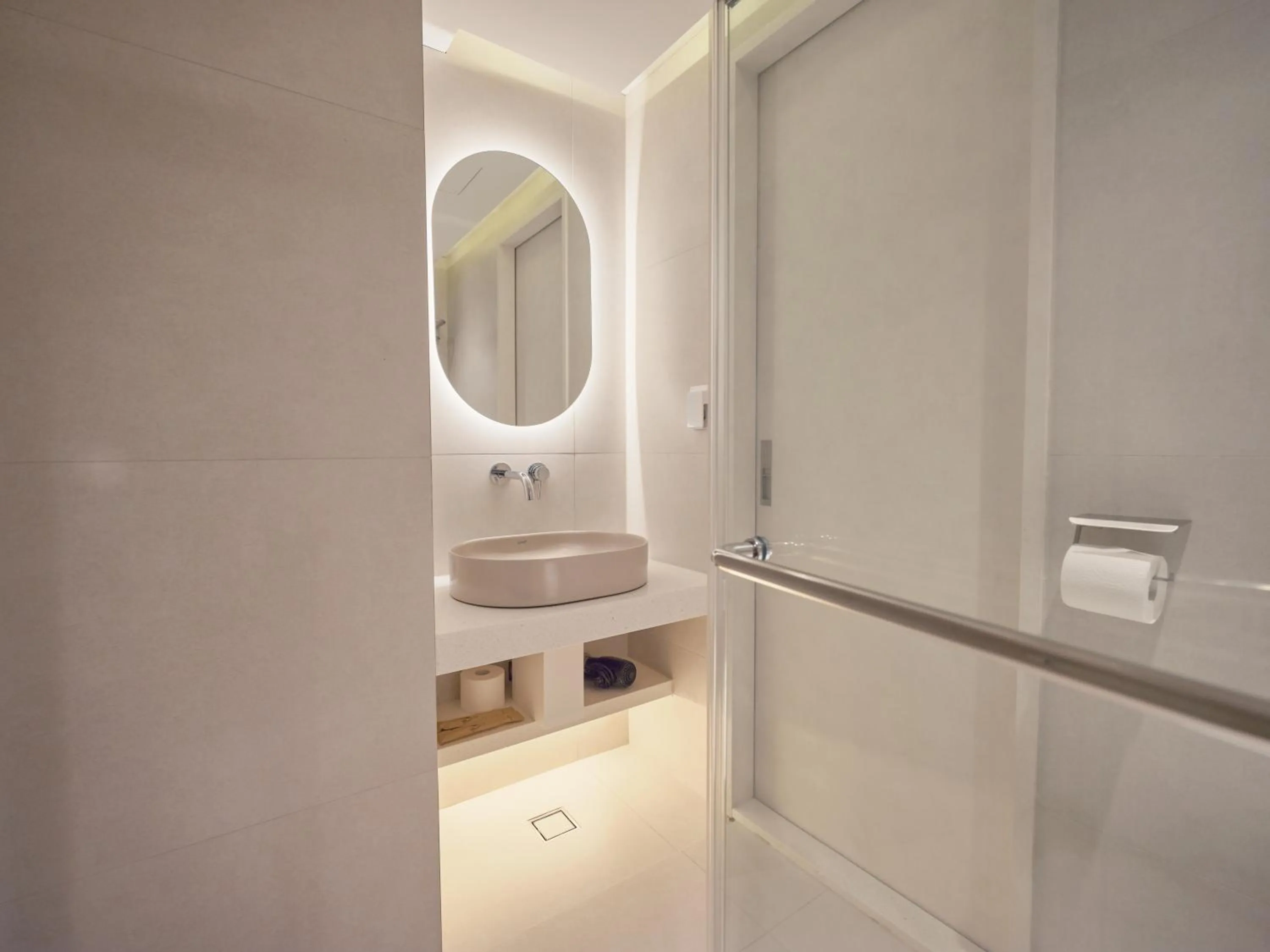 Shower in The Leap Seoul Sadang