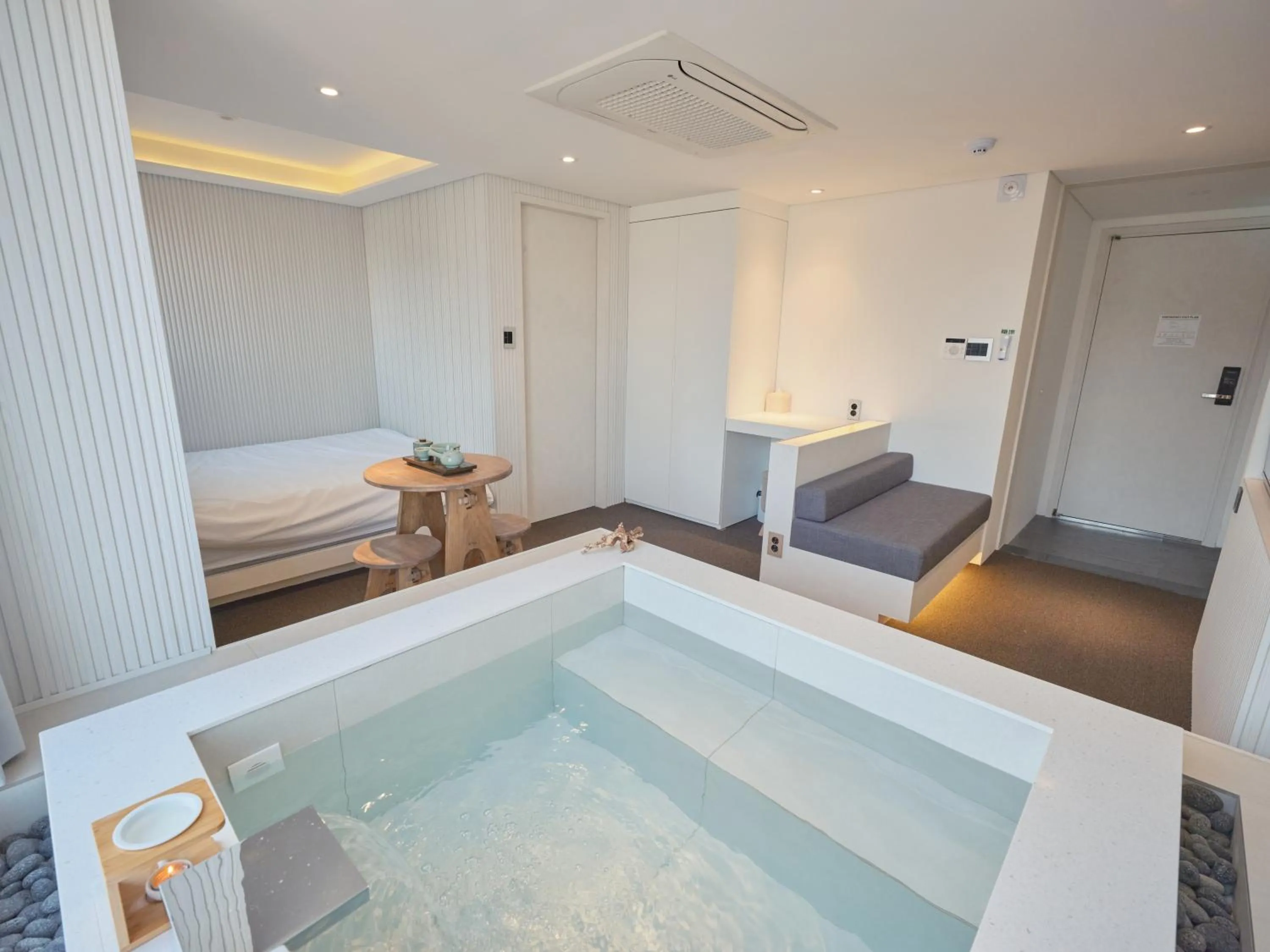 Hot Tub, Bed in The Leap Seoul Sadang