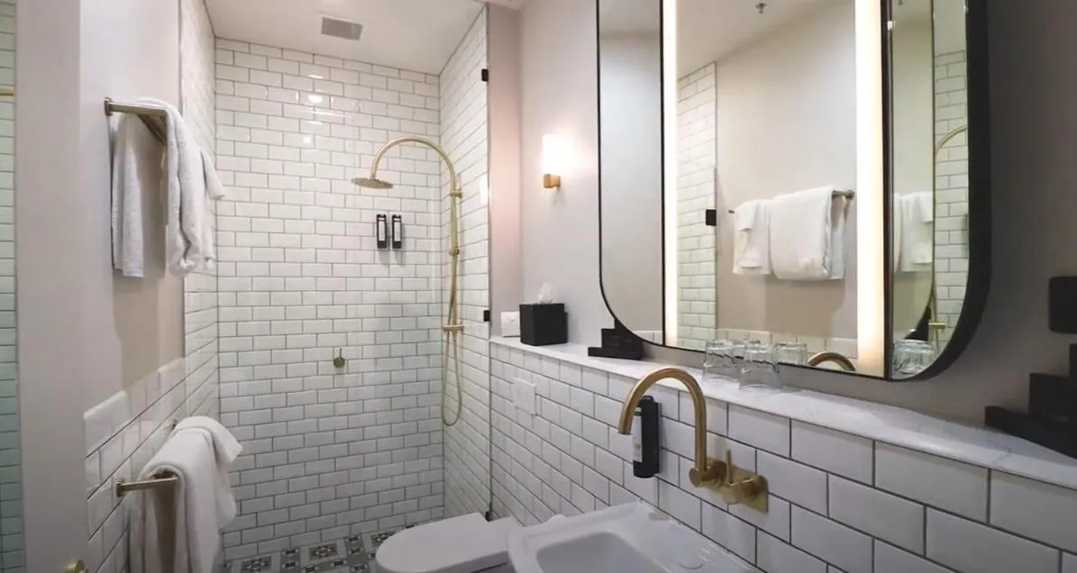 Bathroom in Portarlington Grand Hotel