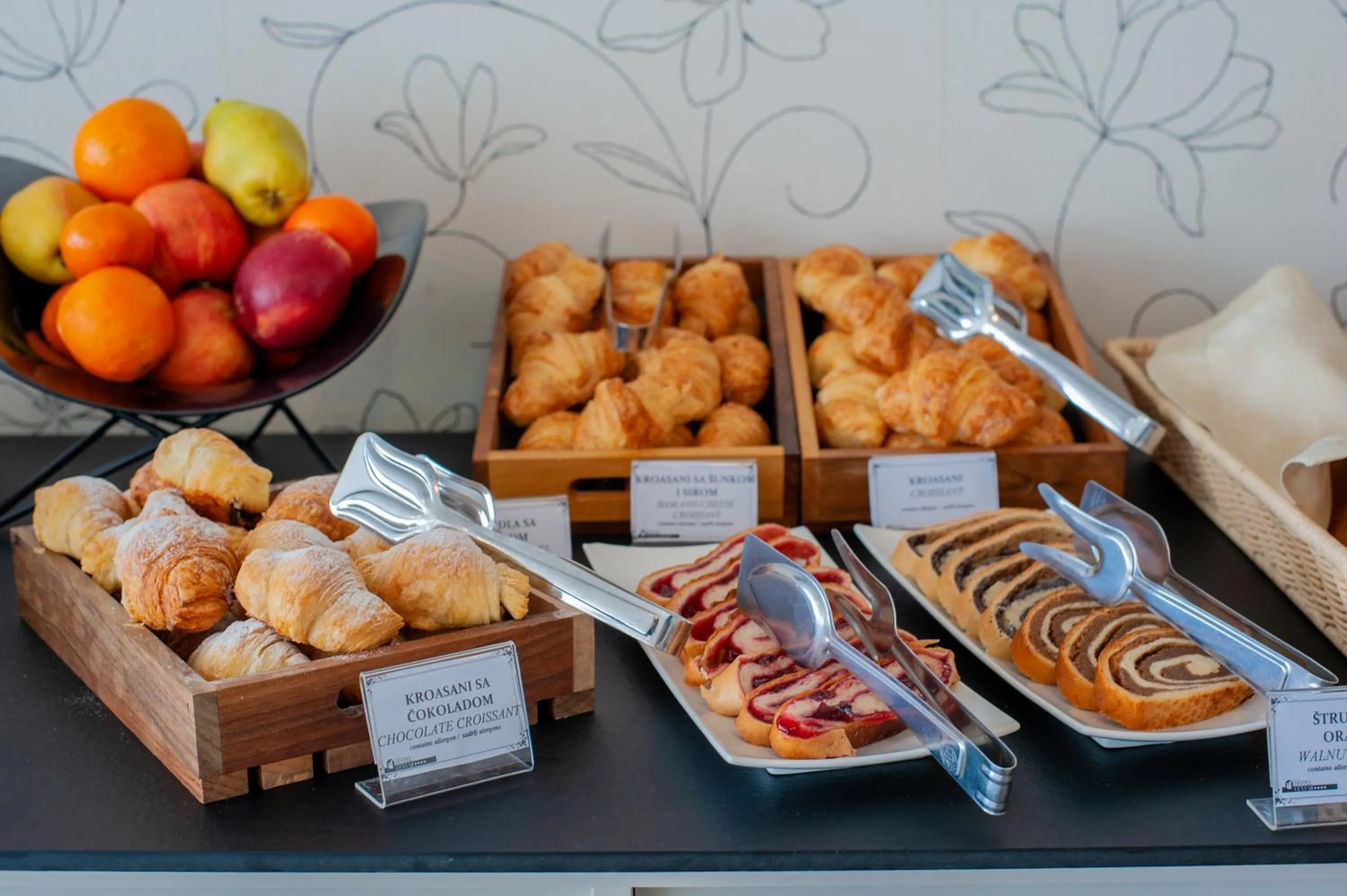 Food and drinks in Garni Hotel Centar