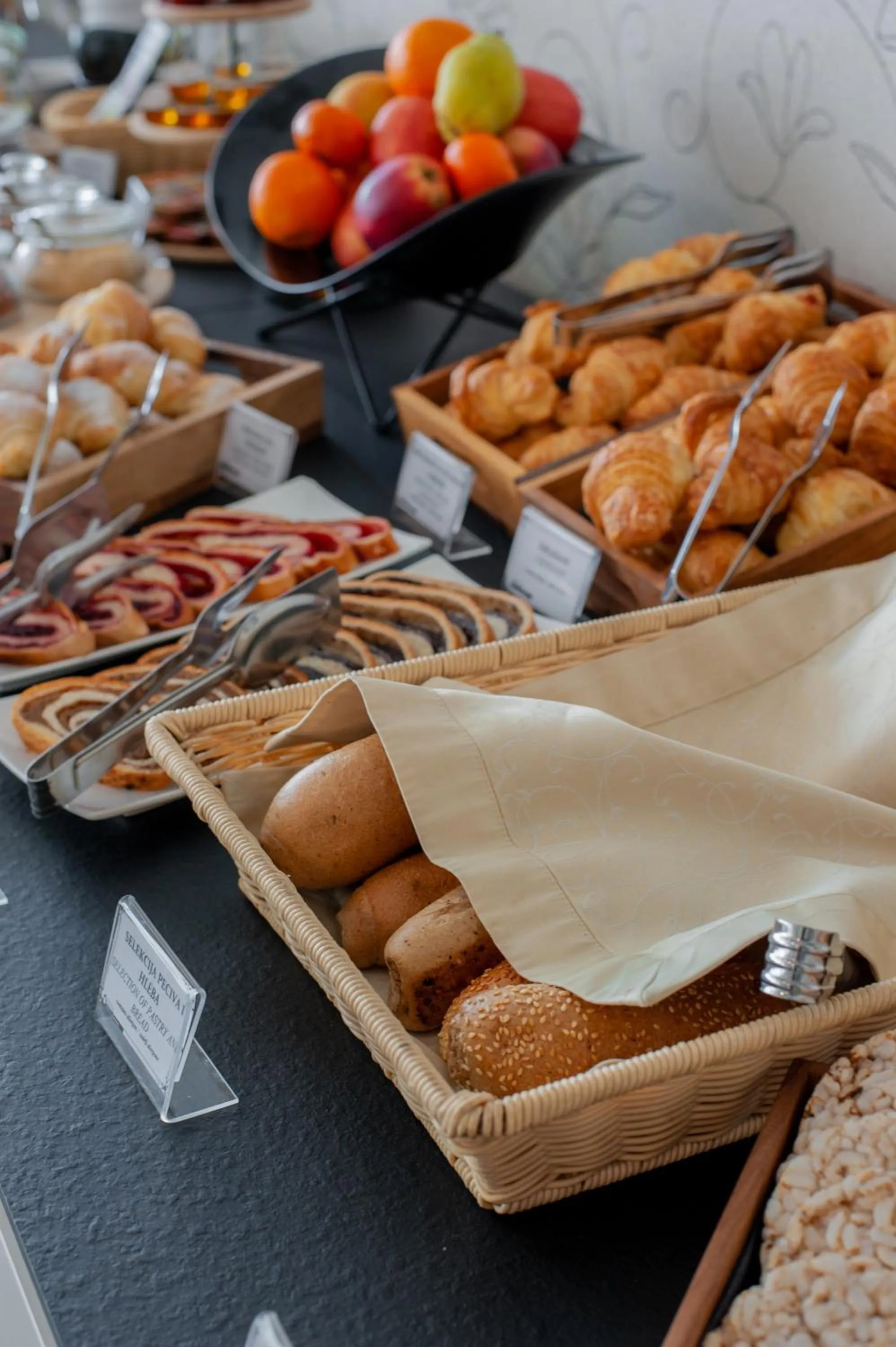 Food and drinks in Garni Hotel Centar