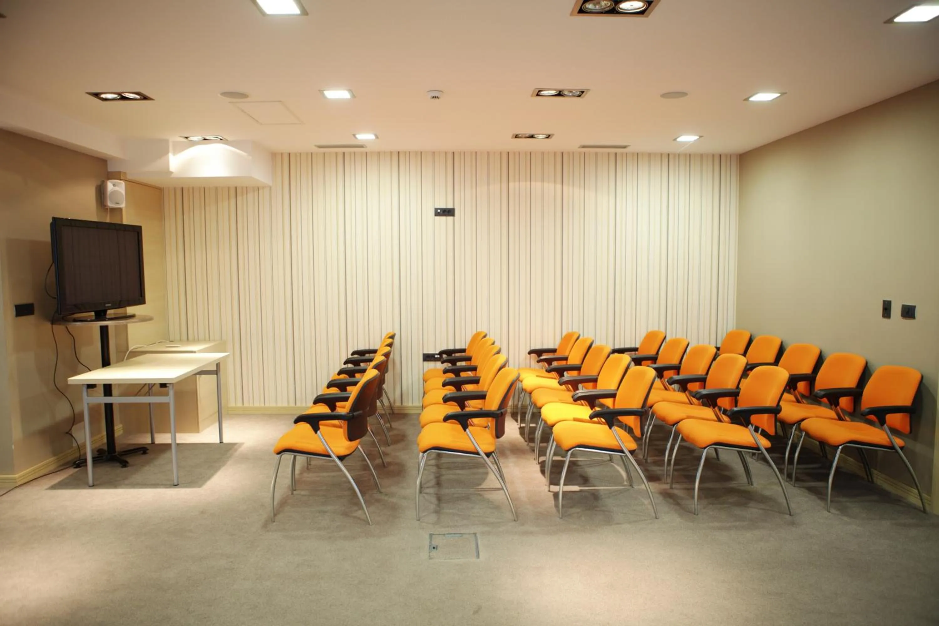 Business facilities in Garni Hotel Centar