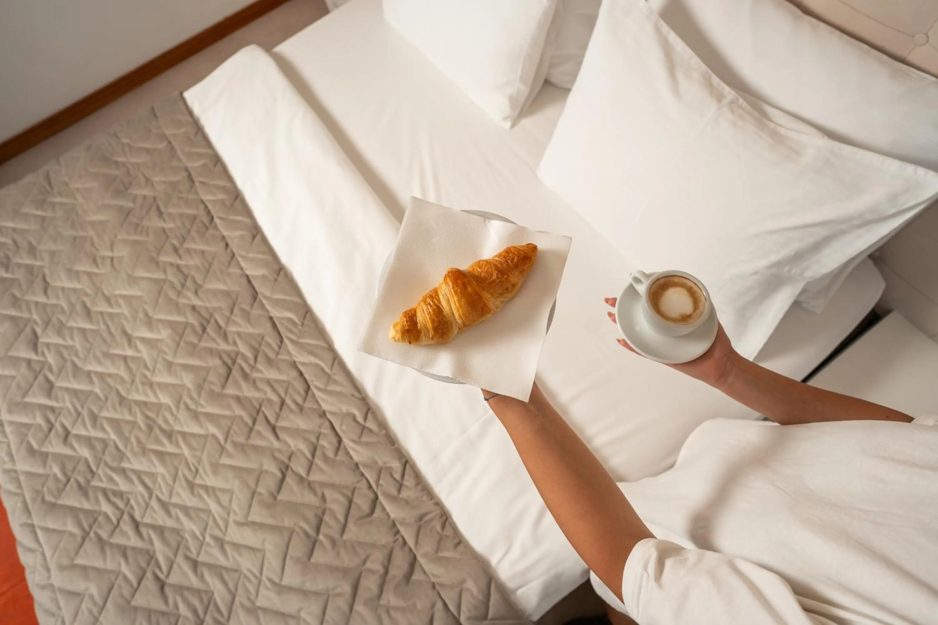 Coffee/tea facilities, Bed in Garni Hotel Centar