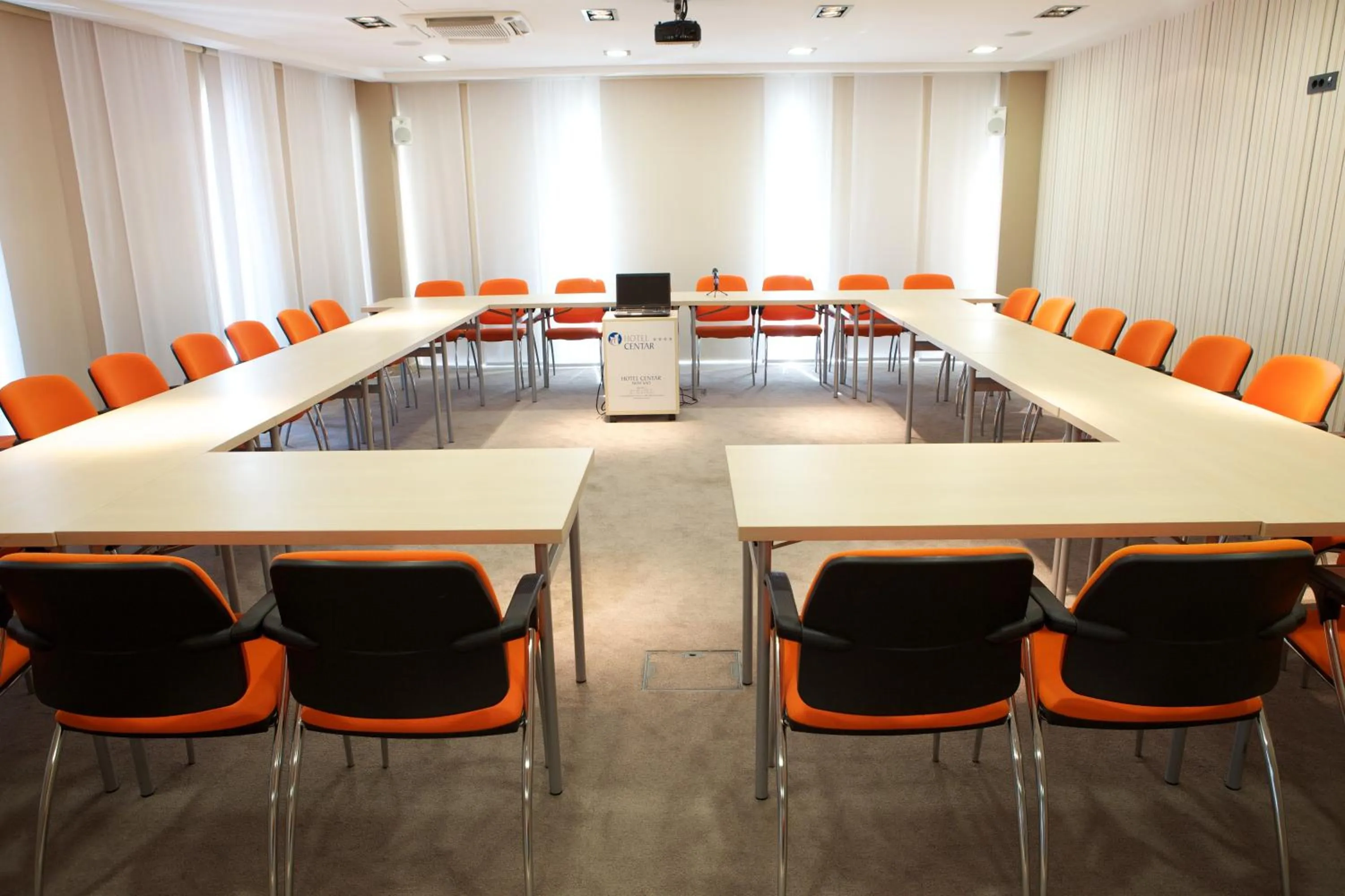 Business facilities in Garni Hotel Centar