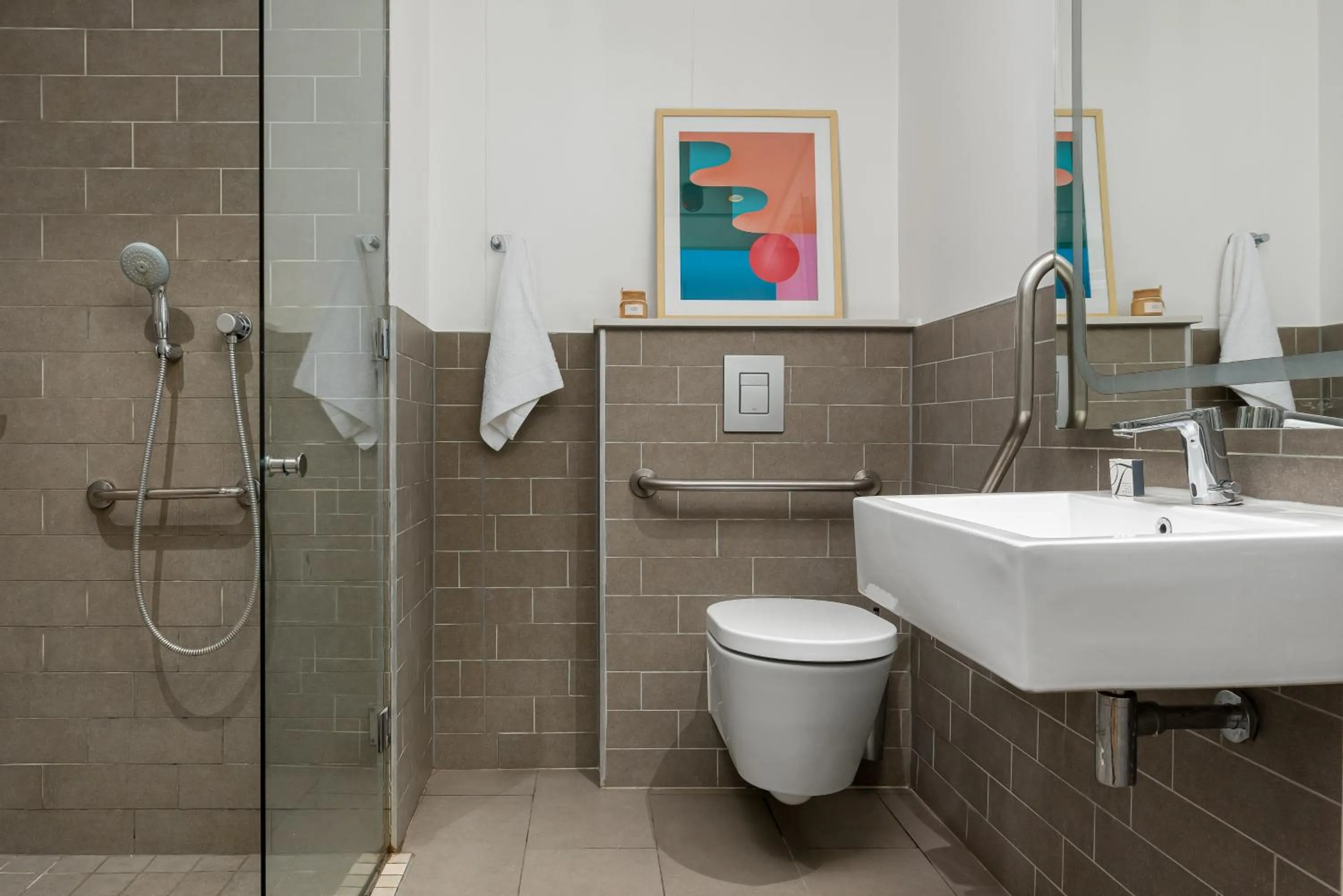 Shower in Neighbourgood Newlands