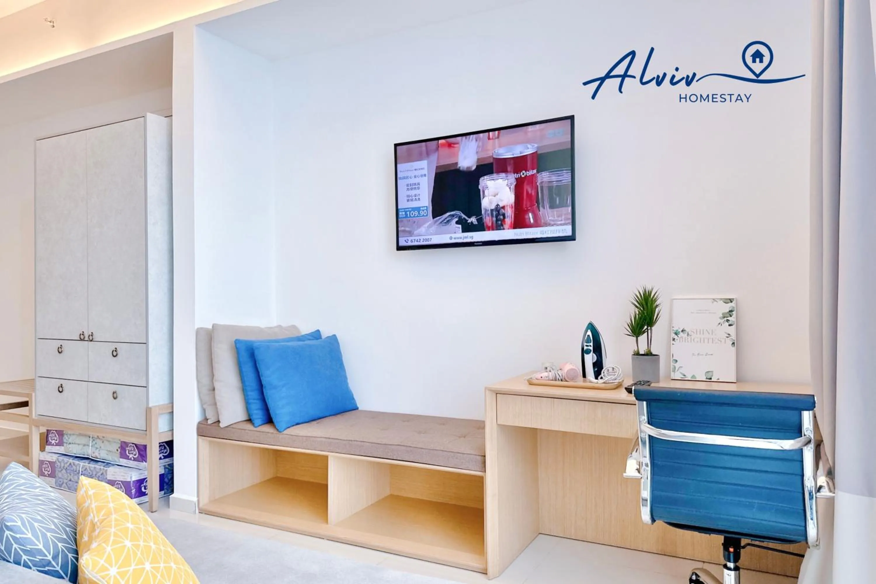 TV and multimedia in Alviv 99 Suites I Family Suite I 4-7 pax I 5minsMelakaCruise I JonkerSt