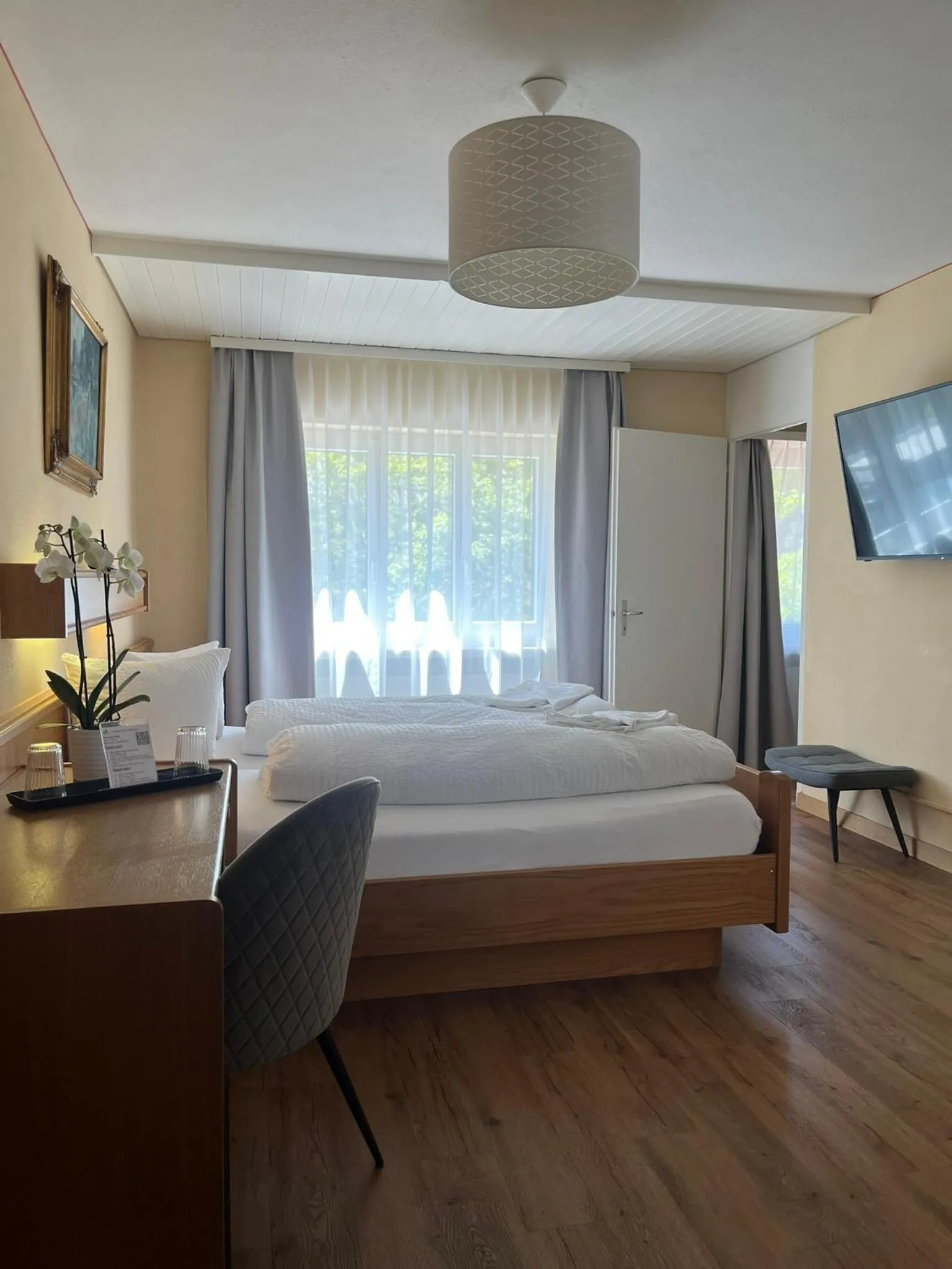 Photo of the whole room, Bed in Hotel Falknerei Galina